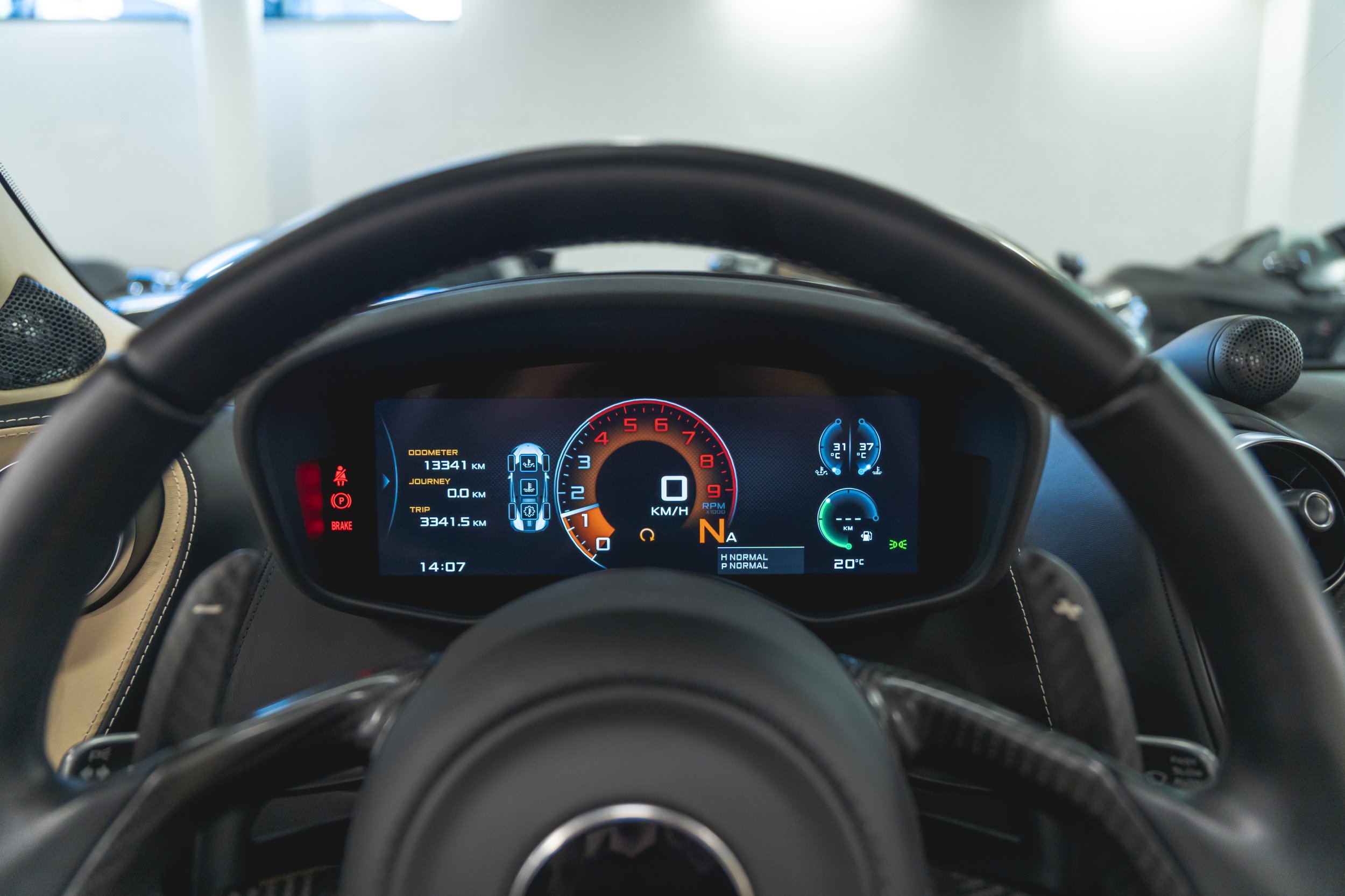 4-14905235-mclaren-f1-lm-2019-m26007a-photos-exterieures.jpeg