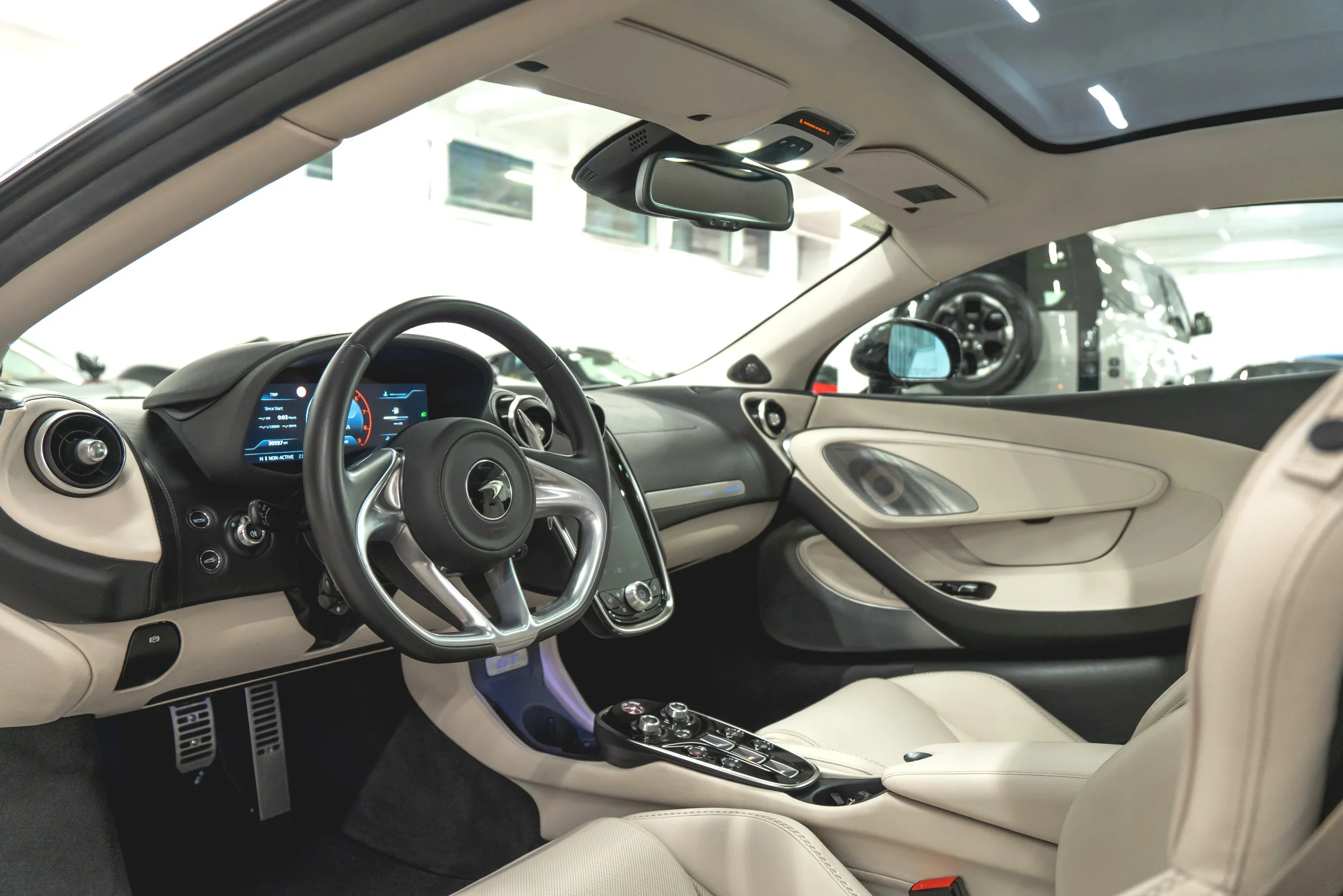 12-14860988-mclaren-m1c-2020-m27005a-photos-exterieures.jpeg