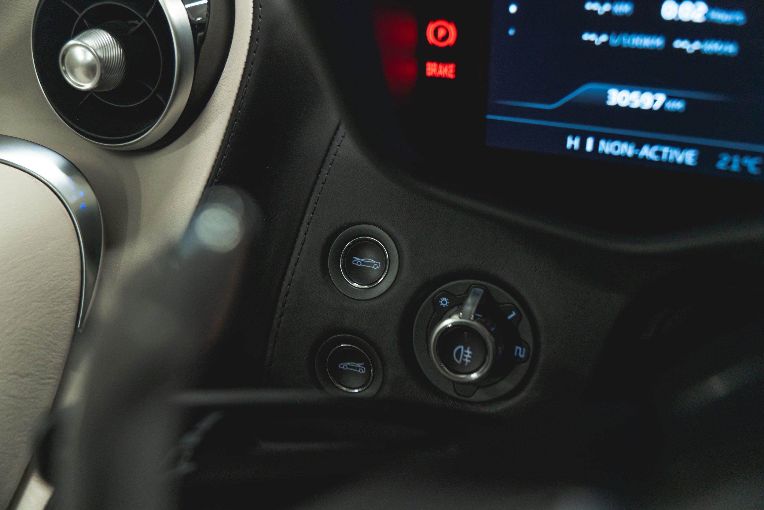 5-14860981-mclaren-m1c-2020-m27005a-photos-exterieures.jpeg
