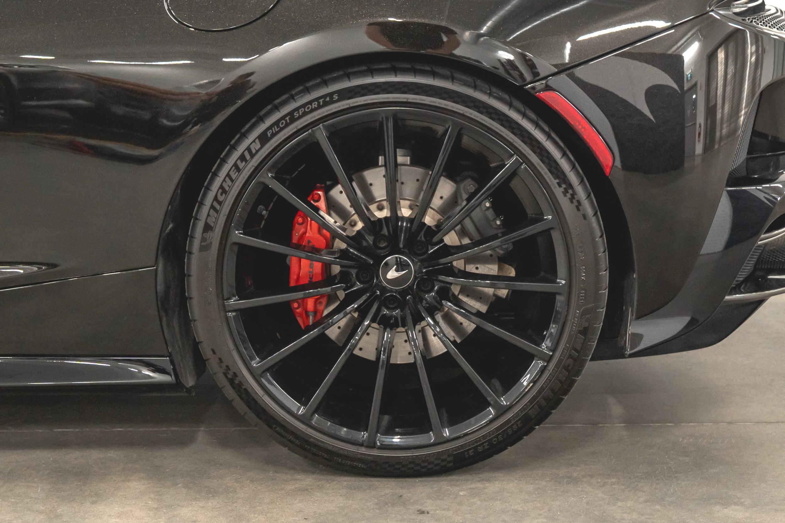 17-14860993-mclaren-m1c-2020-m27005a-photos-exterieures.jpeg