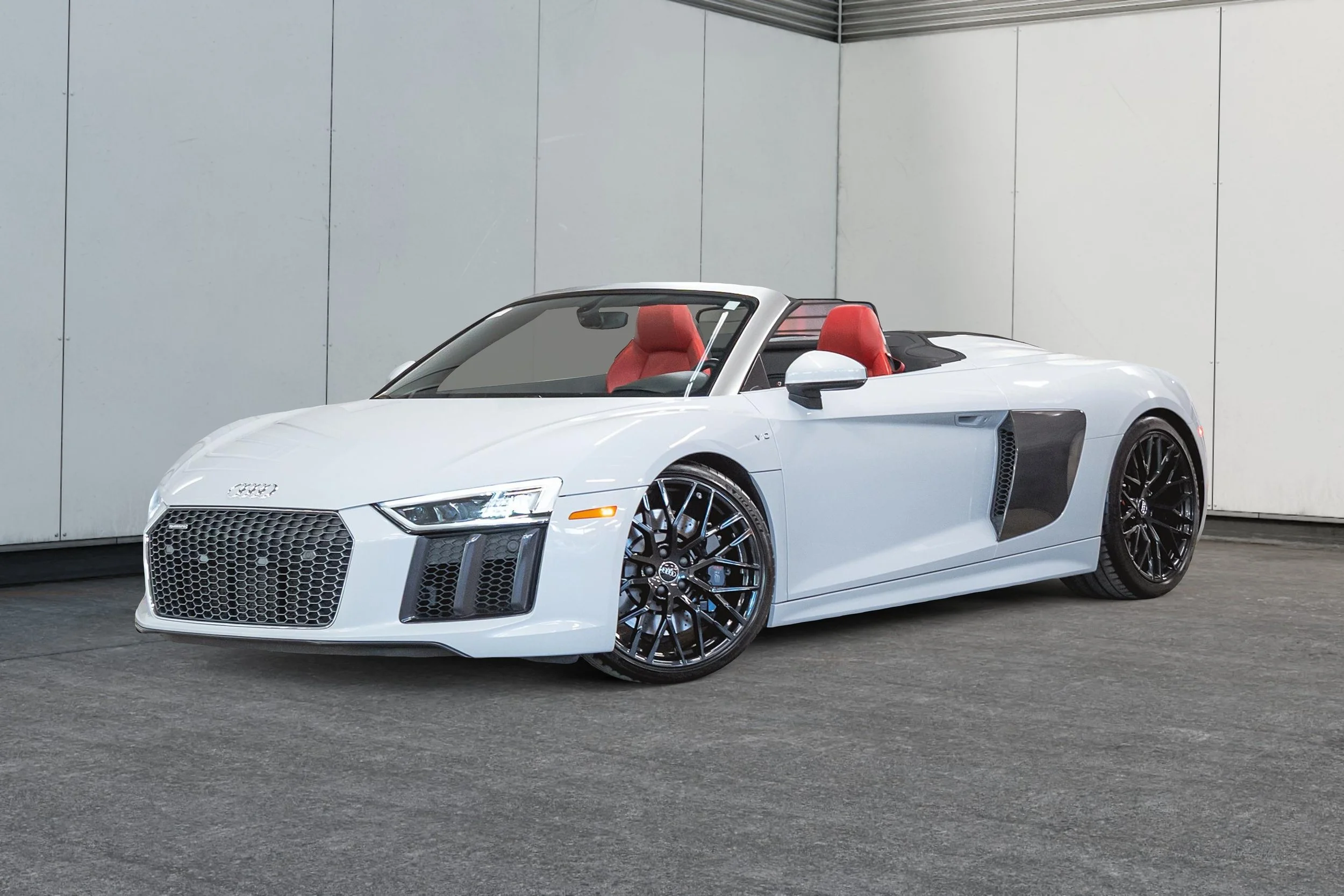 Jaguar Land Rover Laval - 2-15042981-audi-r8-2017-u26021-photos-exterieures.jpeg