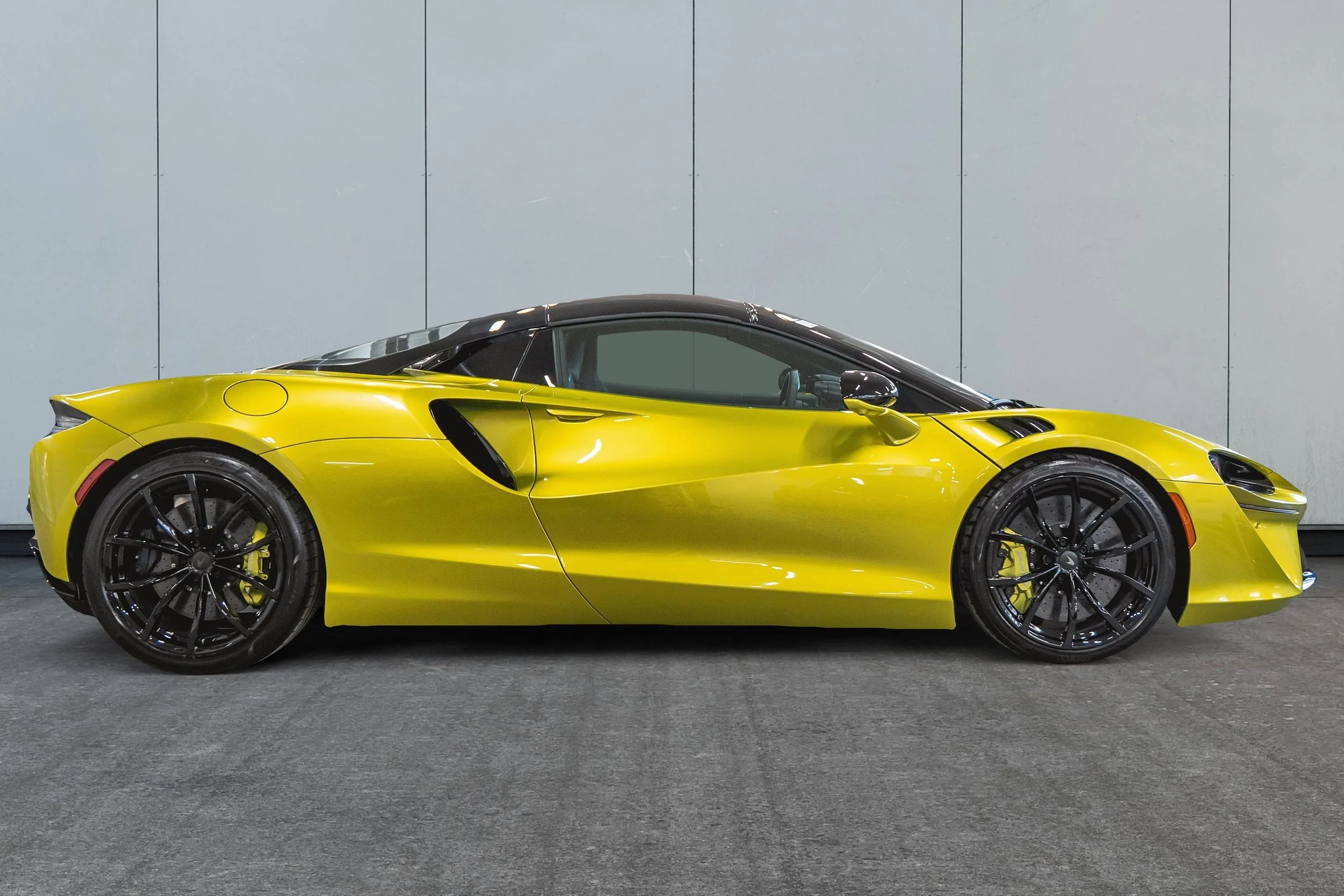 Jaguar Land Rover Laval - 14-13606541-mclaren-m10-2026-m26009-photos-exterieures.jpeg