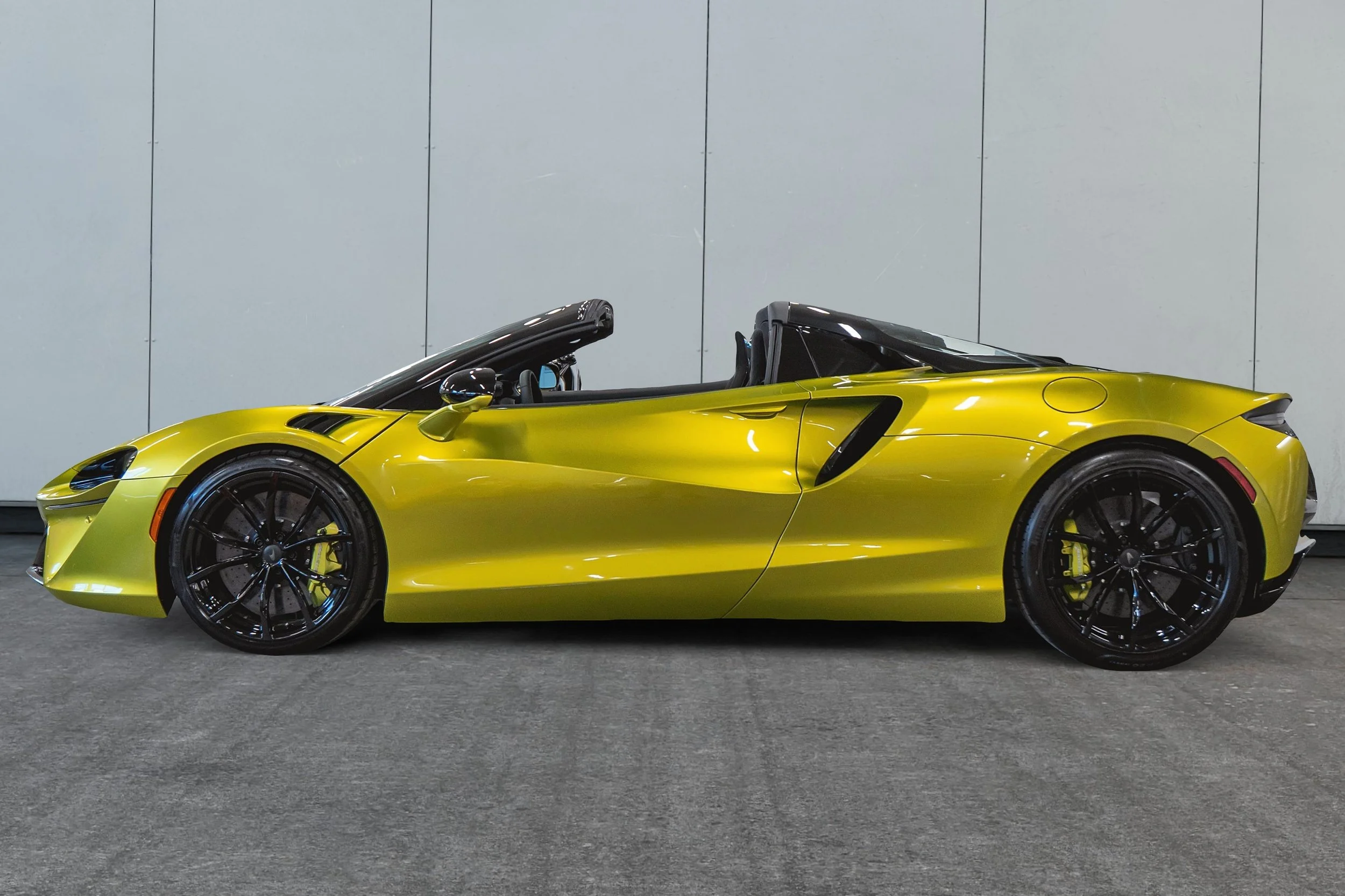 Jaguar Land Rover Laval - 4-13606504-mclaren-m10-2026-m26009-photos-exterieures.jpeg
