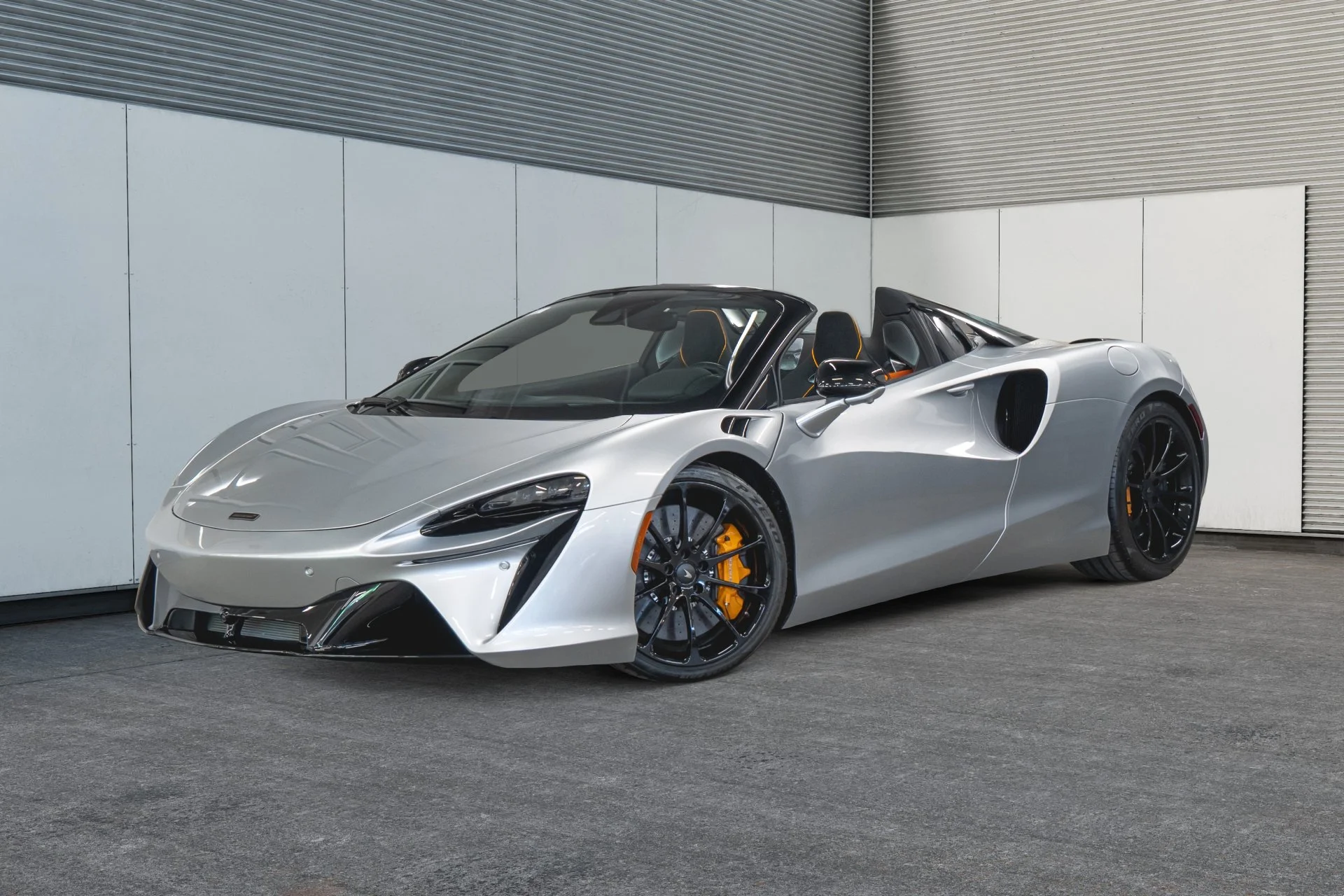 Jaguar Land Rover Laval - 27-14063468-mclaren-m23-2026-m26007-photos-exterieures.jpeg