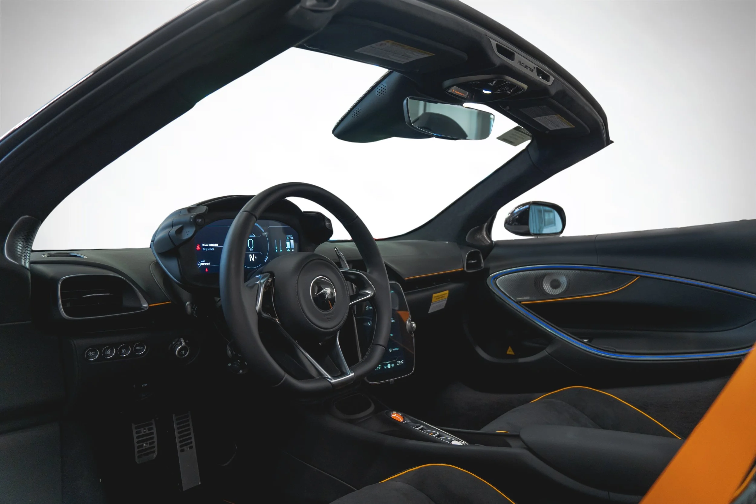 Jaguar Land Rover Laval - 19-14063441-mclaren-m23-2026-m26007-photos-exterieures.jpeg