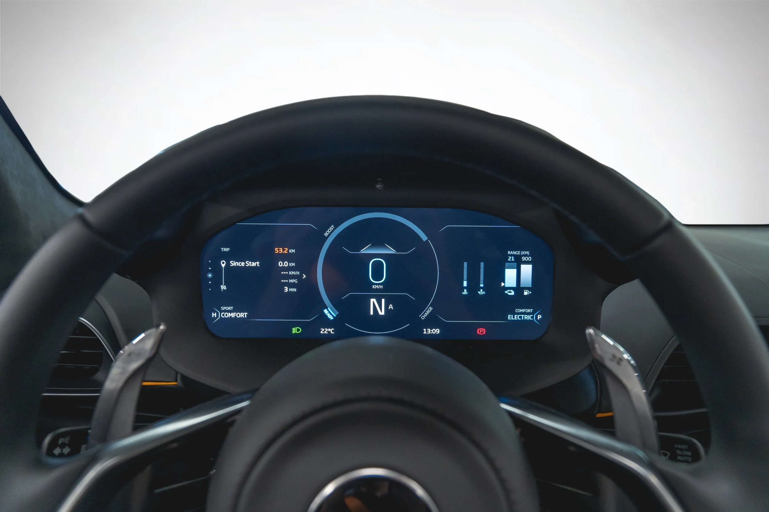 Jaguar Land Rover Laval - 26-14063464-mclaren-m23-2026-m26007-photos-exterieures.jpeg