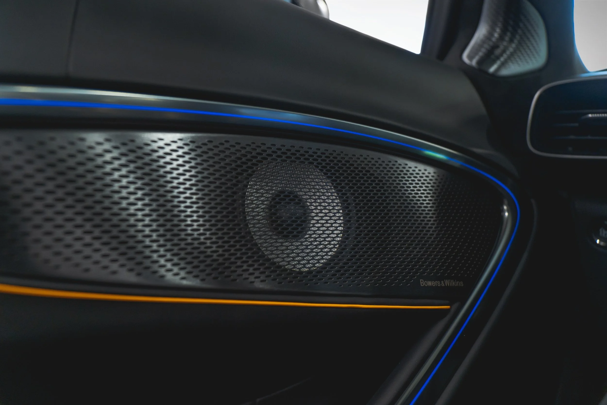 Jaguar Land Rover Laval - 20-14063444-mclaren-m23-2026-m26007-photos-exterieures.jpeg