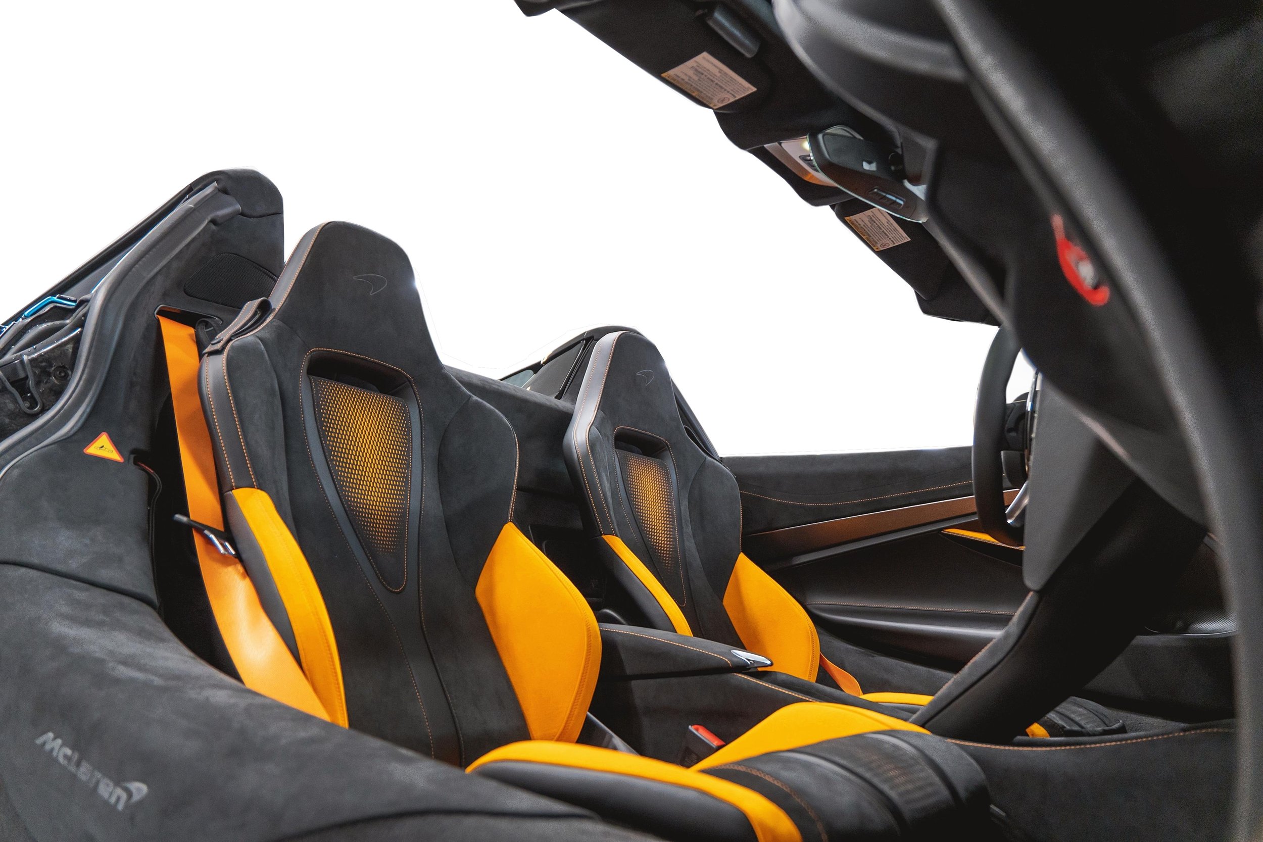 Jaguar Land Rover Laval - 24-13262558-mclaren-m10-2026-m26003-photos-interieures.jpeg