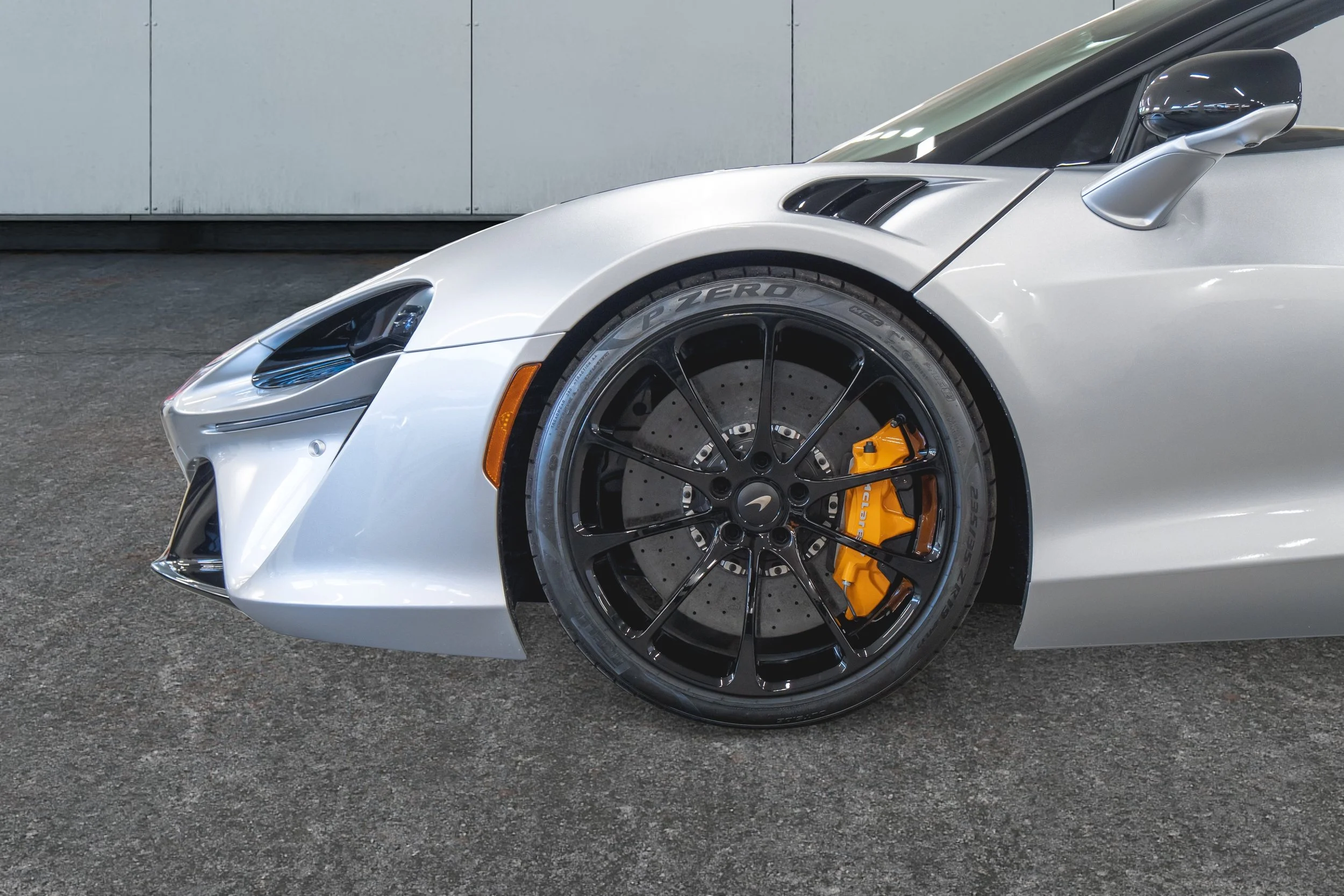 Jaguar Land Rover Laval - 16-14063433-mclaren-m23-2026-m26007-photos-exterieures.jpeg