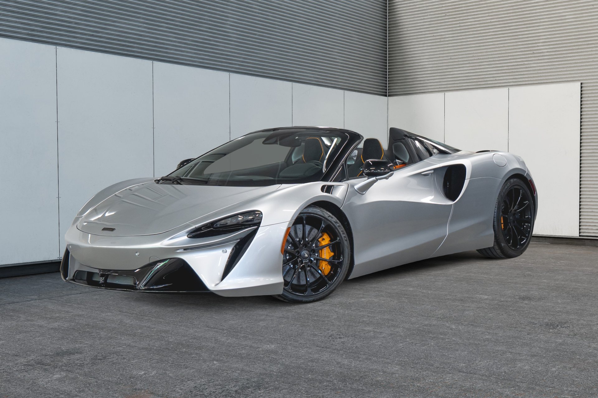 Jaguar Land Rover Laval - 27-14063468-mclaren-m23-2026-m26007-photos-exterieures.jpeg