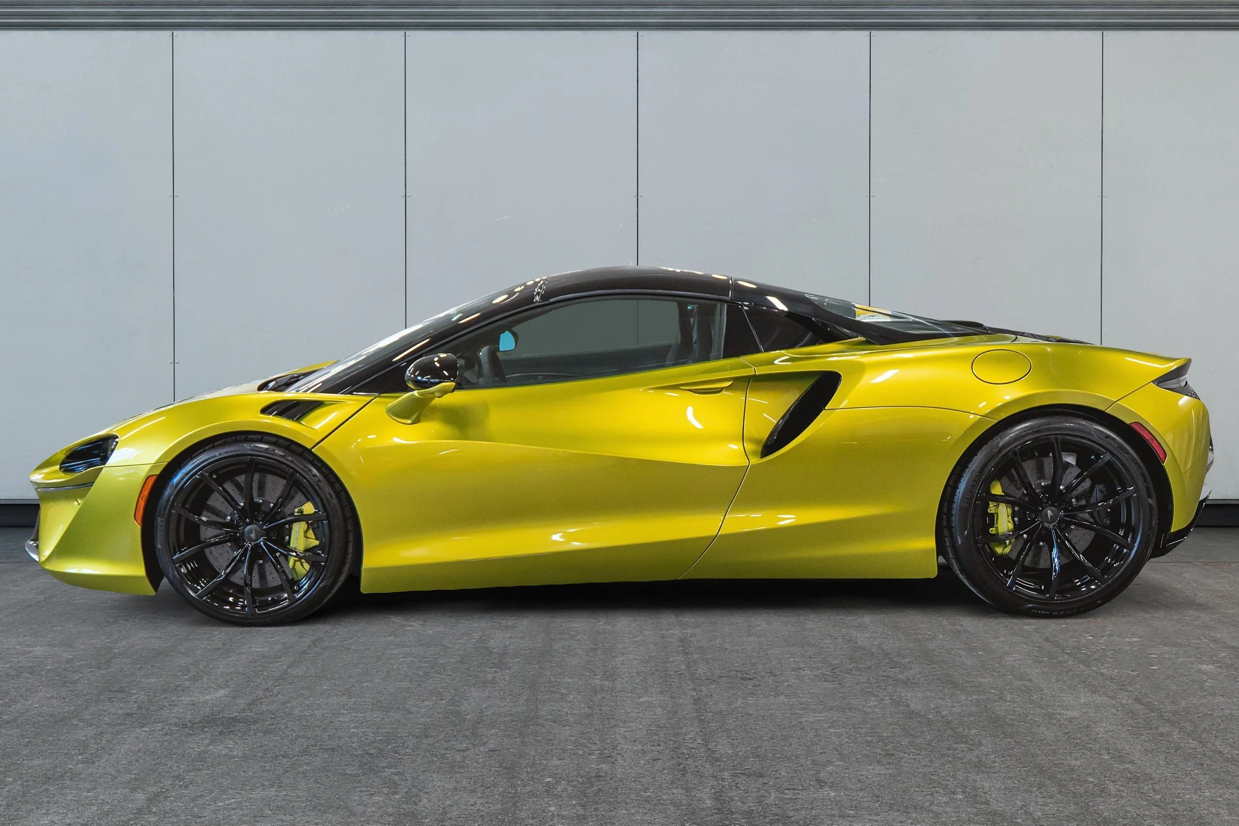Jaguar Land Rover Laval - 11-13606525-mclaren-m10-2026-m26009-photos-exterieures.jpeg