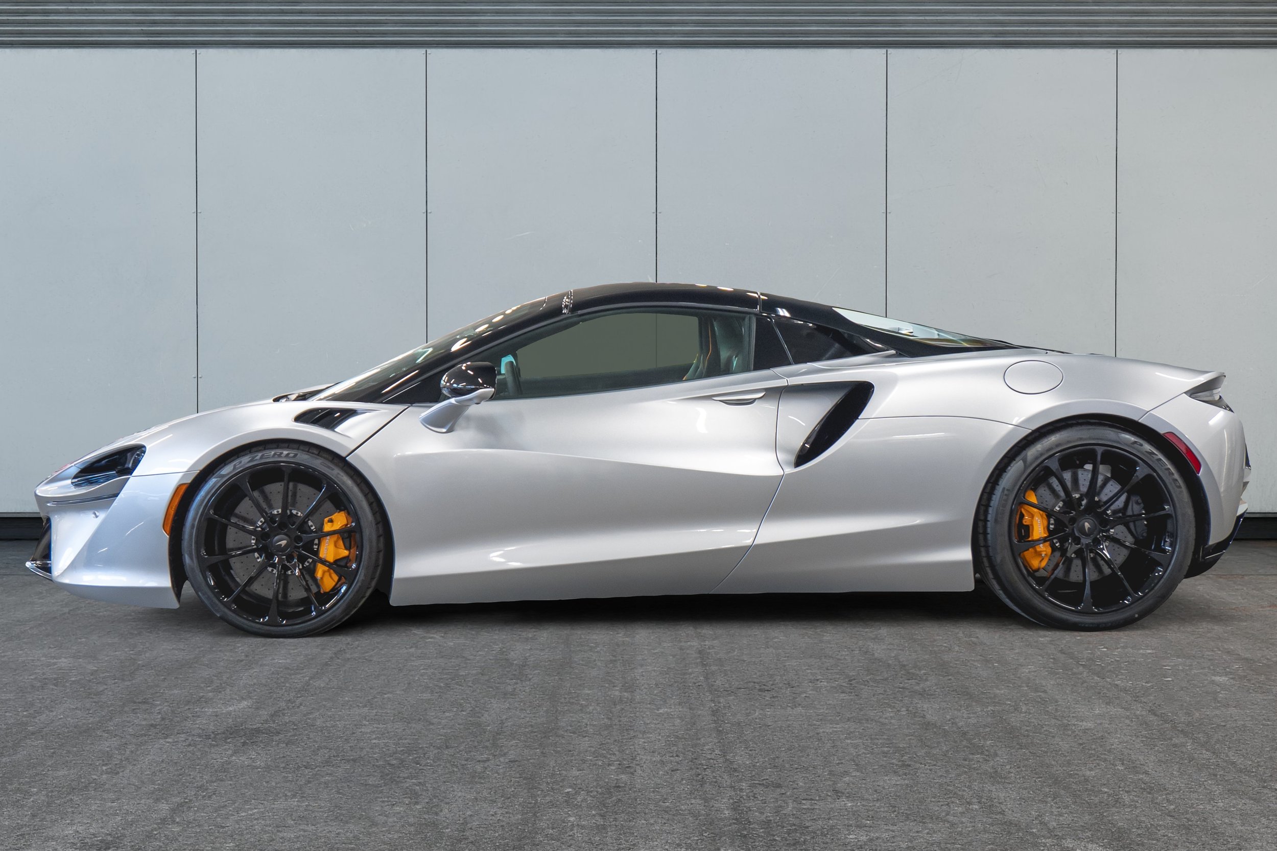 Jaguar Land Rover Laval - 4-14063420-mclaren-m23-2026-m26007-photos-exterieures.jpeg