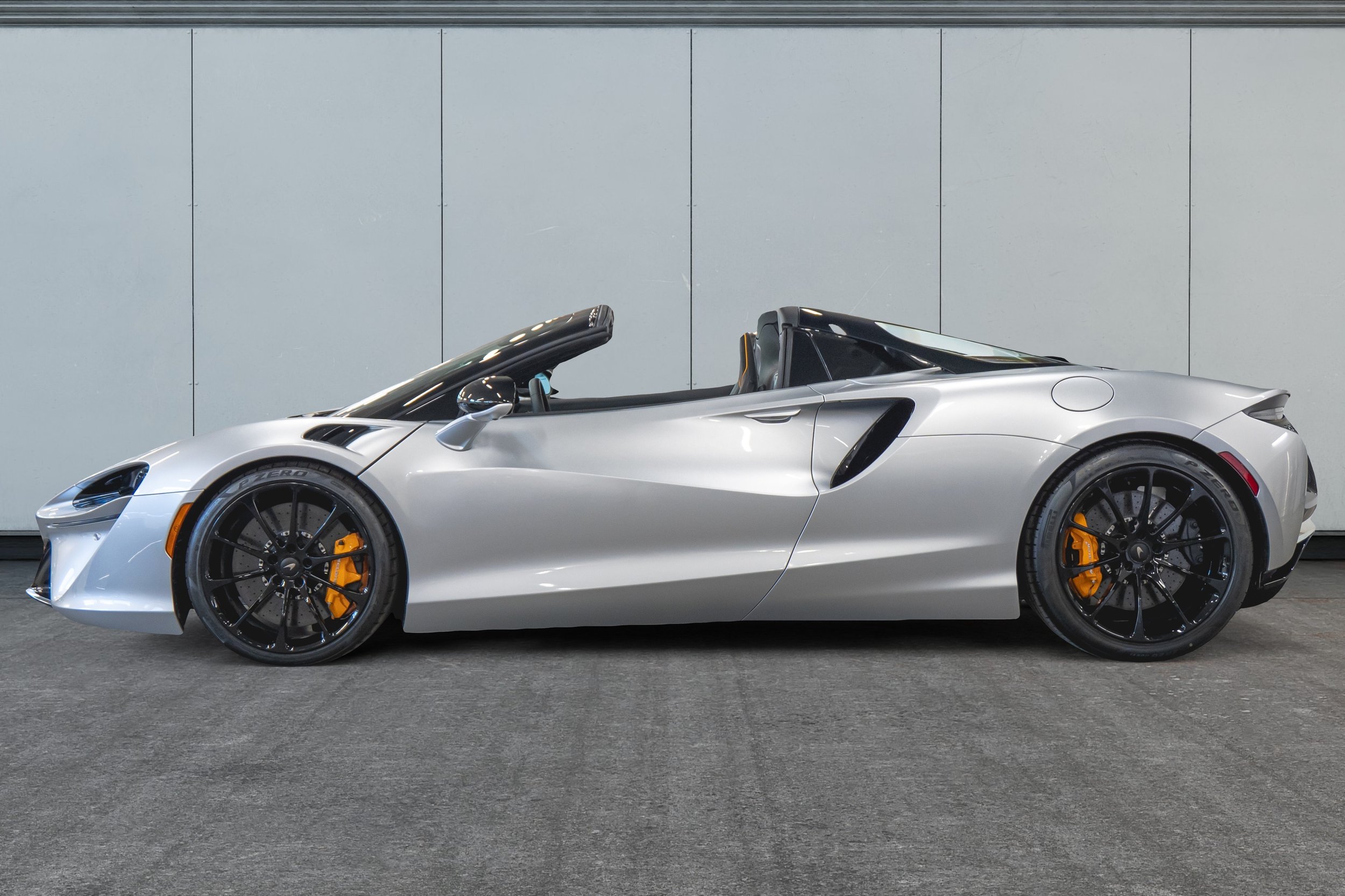 Jaguar Land Rover Laval - 17-14063435-mclaren-m23-2026-m26007-photos-exterieures.jpeg