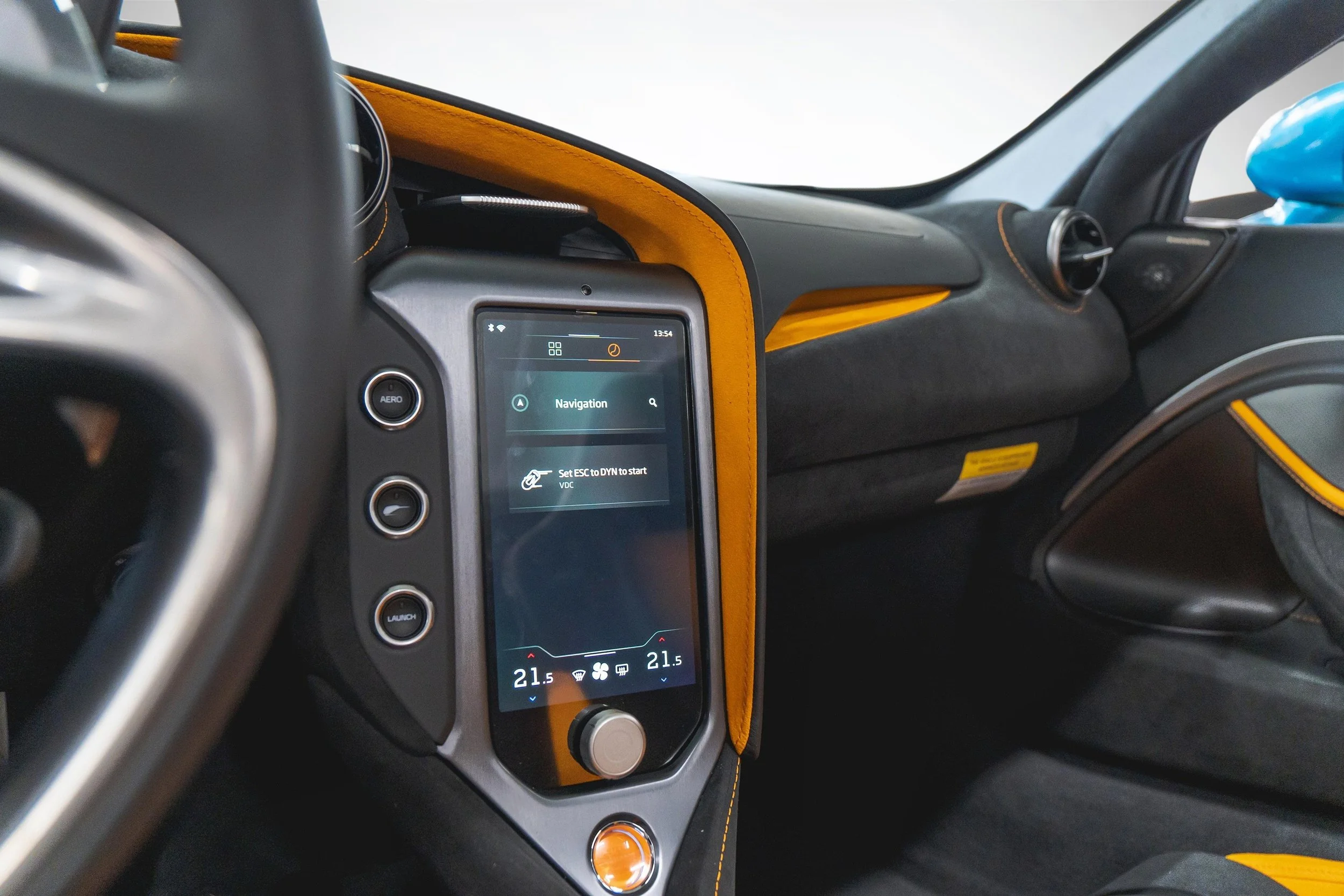 Jaguar Land Rover Laval - 17-13262551-mclaren-m10-2026-m26003-photos-interieures.jpeg