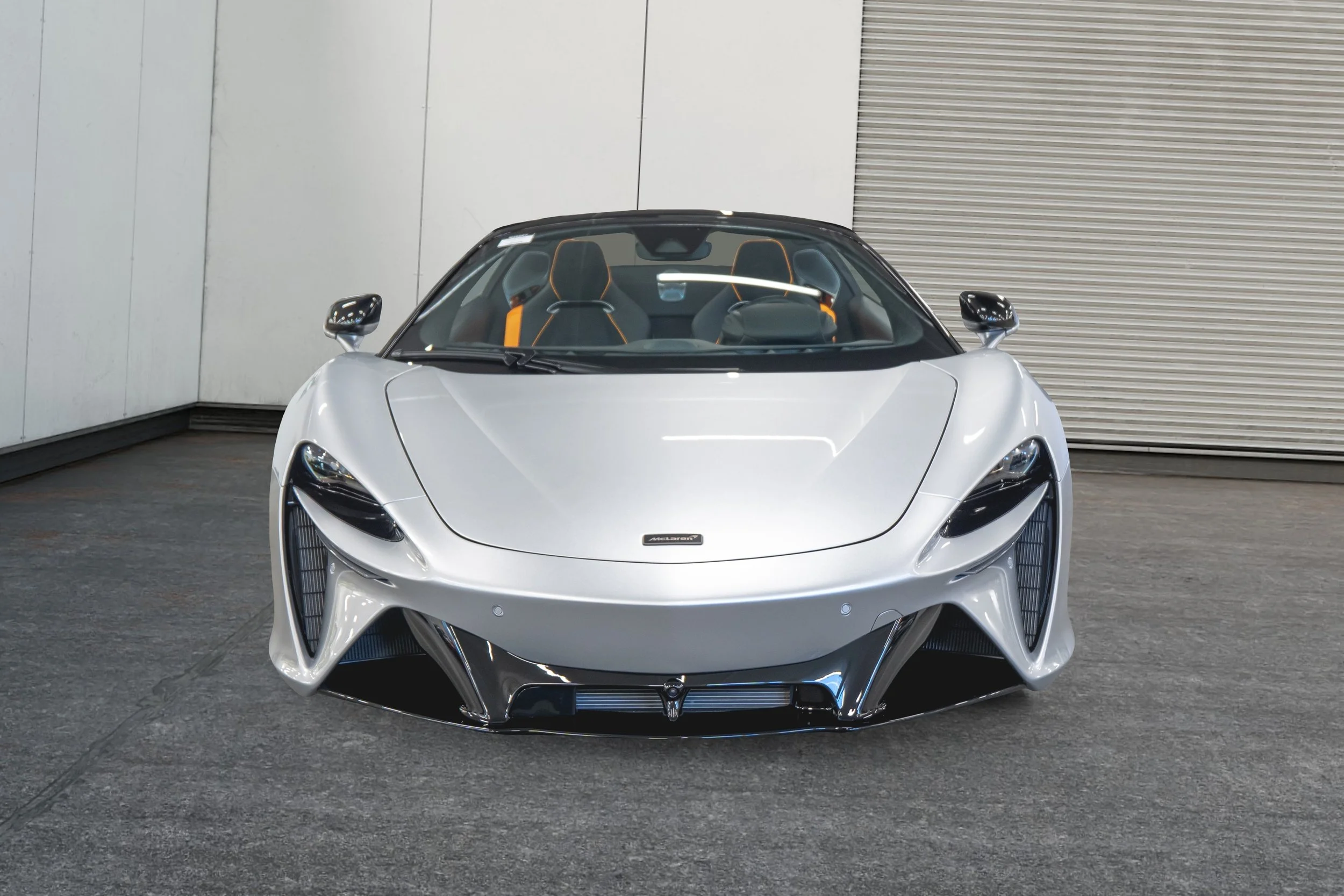 Jaguar Land Rover Laval - 6-14063422-mclaren-m23-2026-m26007-photos-exterieures.jpeg