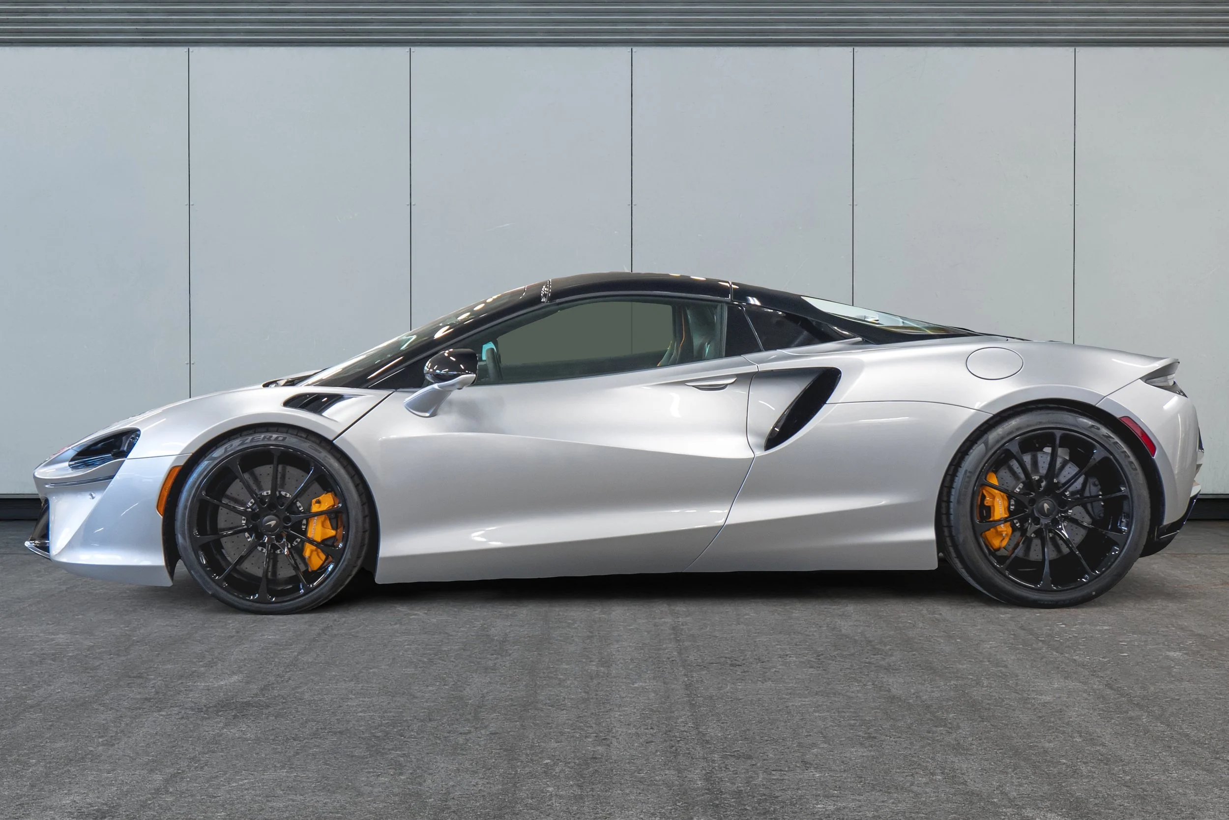 Jaguar Land Rover Laval - 4-14063420-mclaren-m23-2026-m26007-photos-exterieures.jpeg