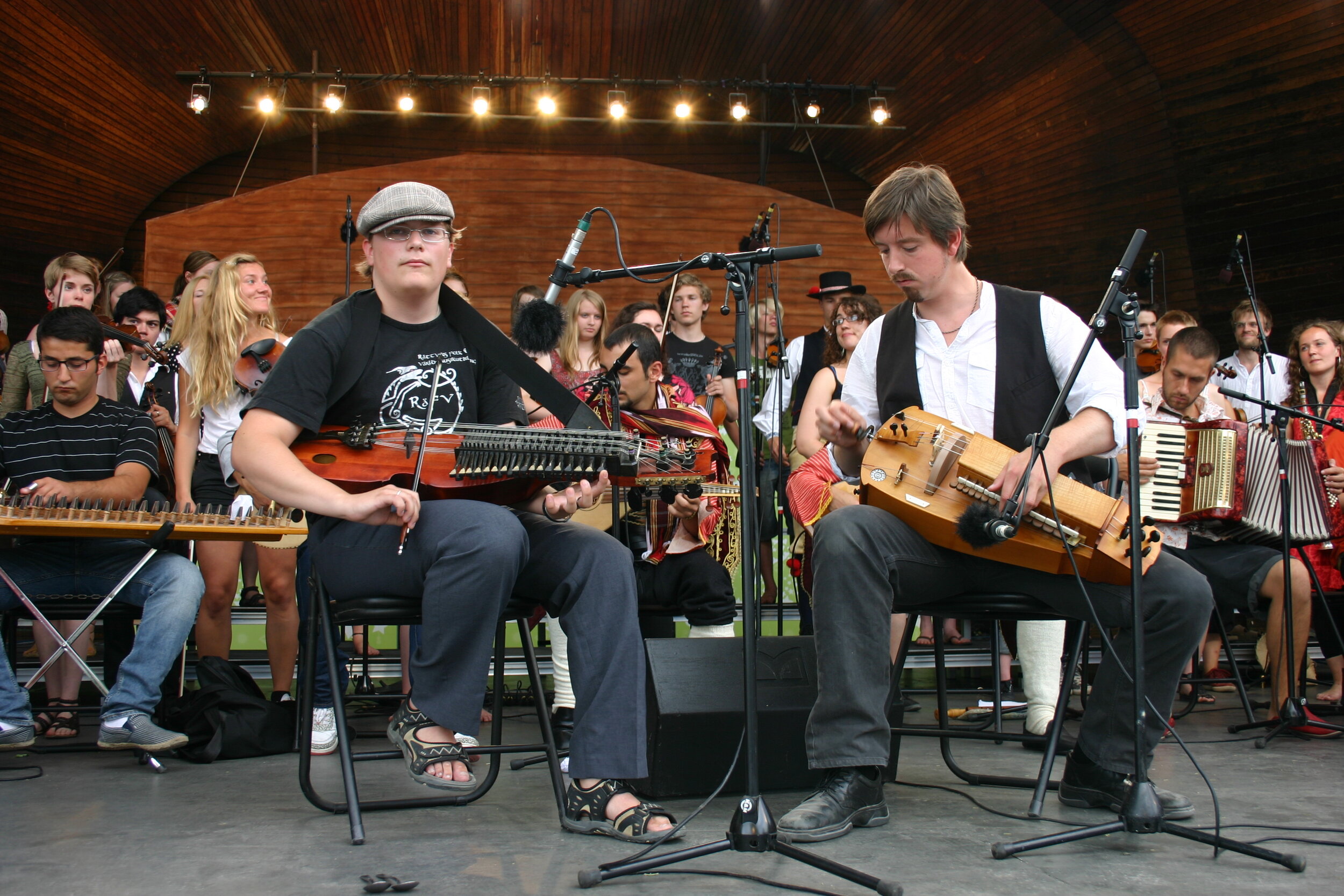 Nickelharpa and hurdy-gurdy Ethno Sweden 2010 @ Peter Ahlbom.jpg