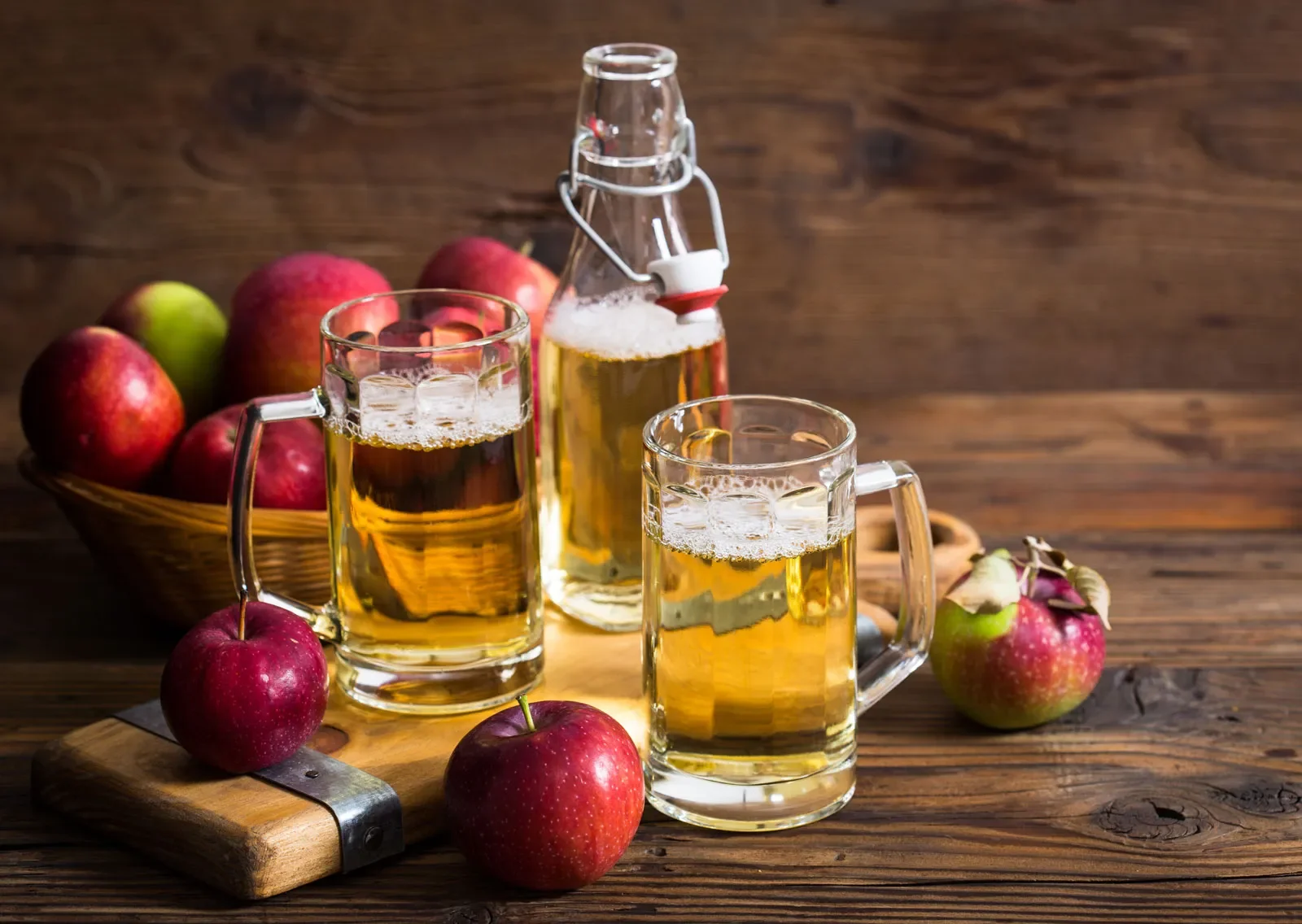 Glasses-hard-apple-cider.webp