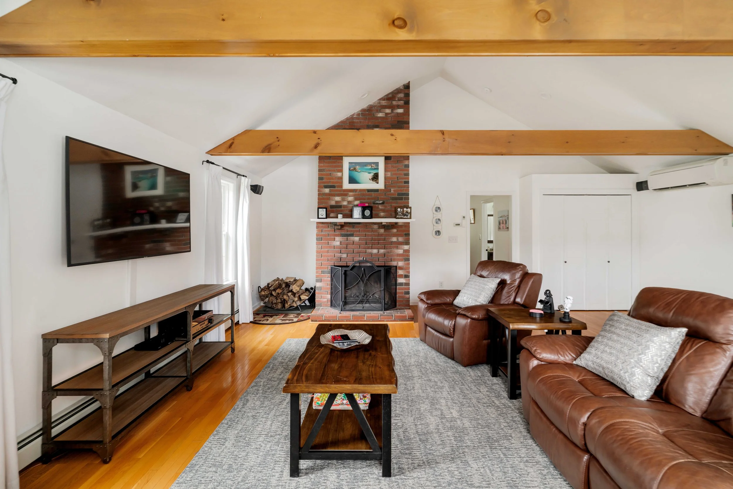 Living Room-06189.jpg