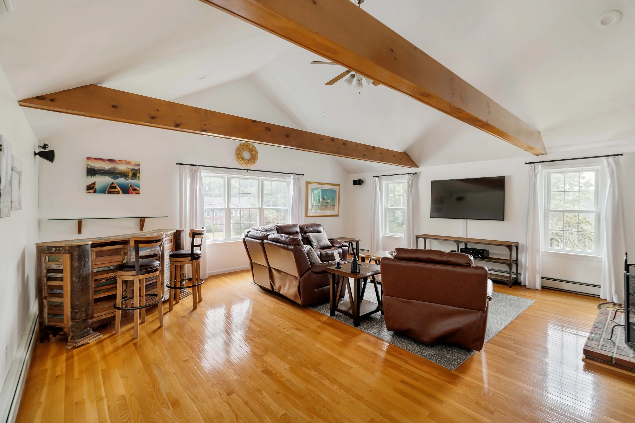 Living Room-06181.jpg