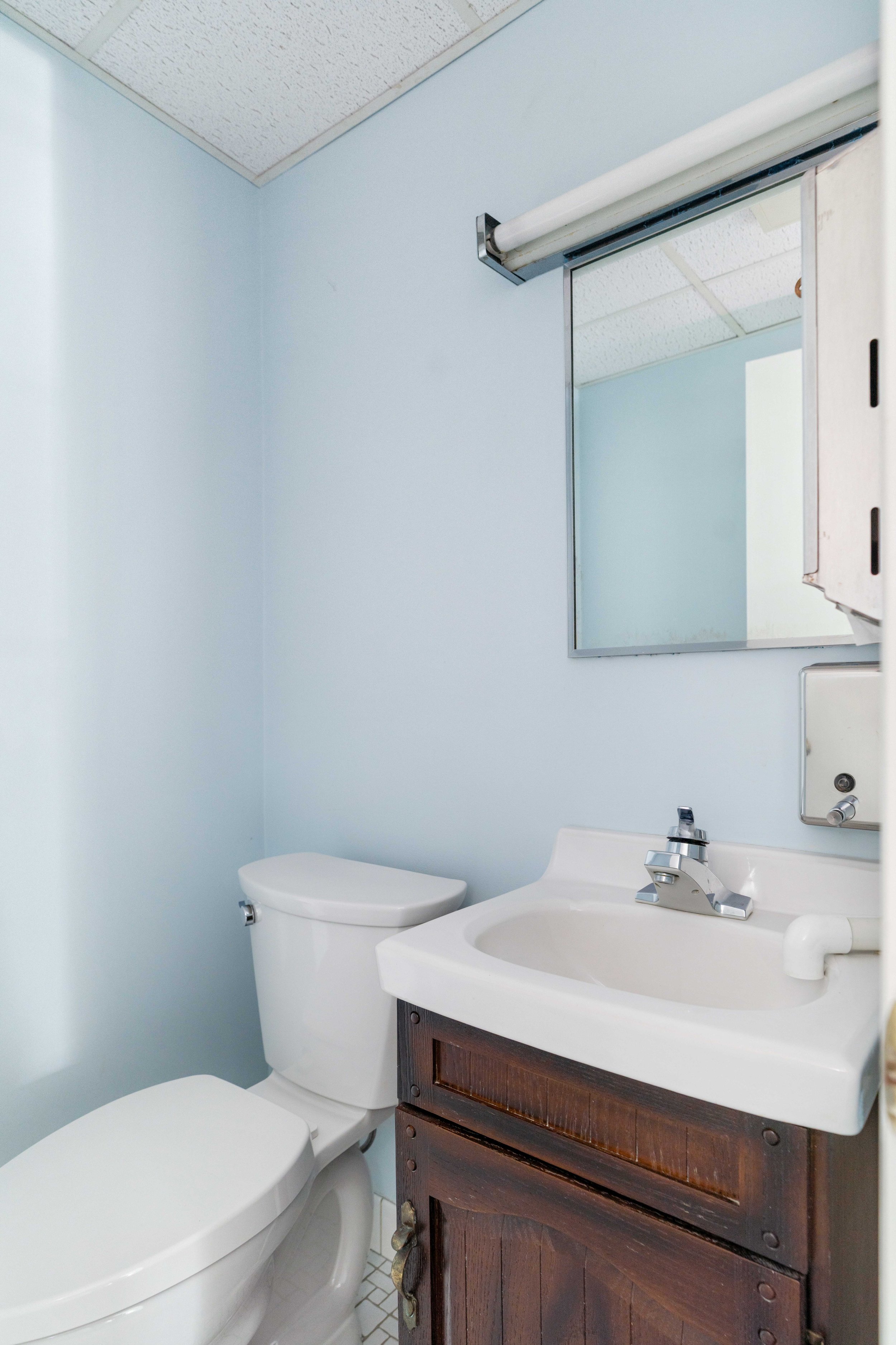 Bathroom 2.jpg