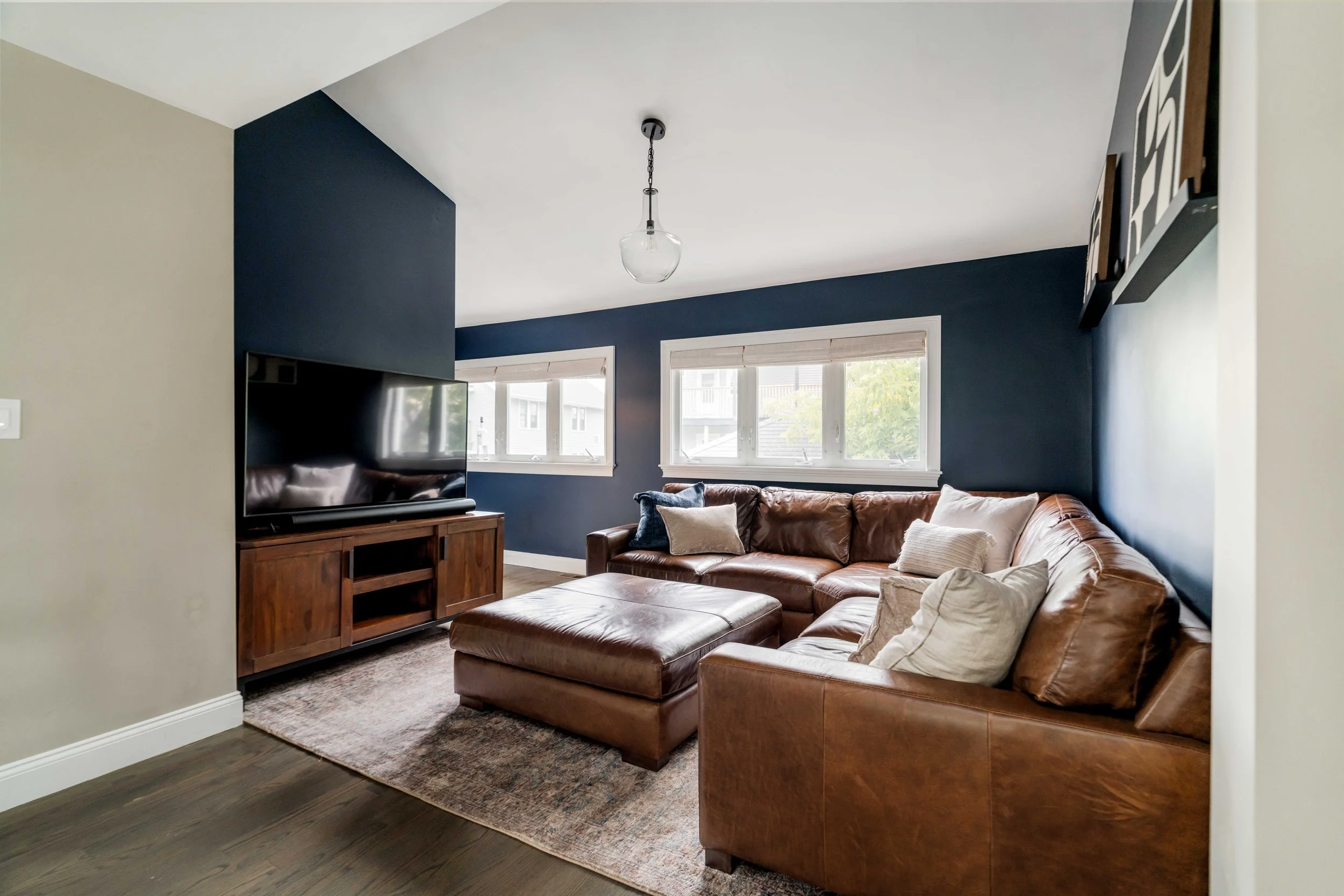 Living Room-02326.jpg