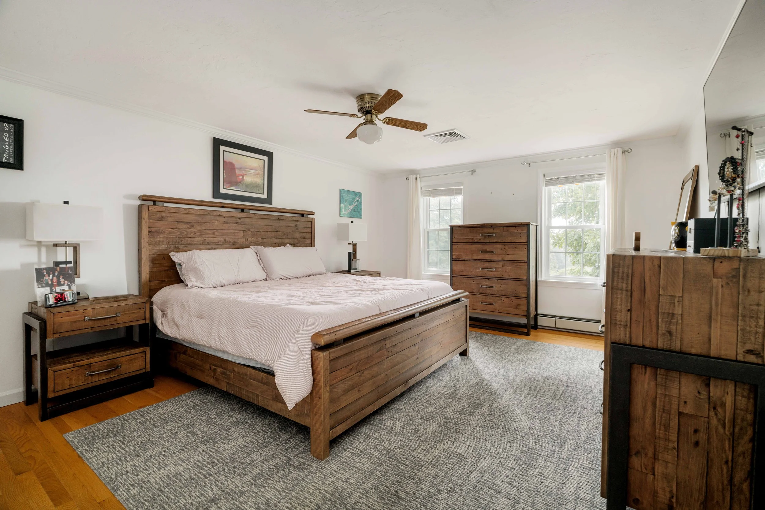 Primary Bed & Bath-06201.jpg