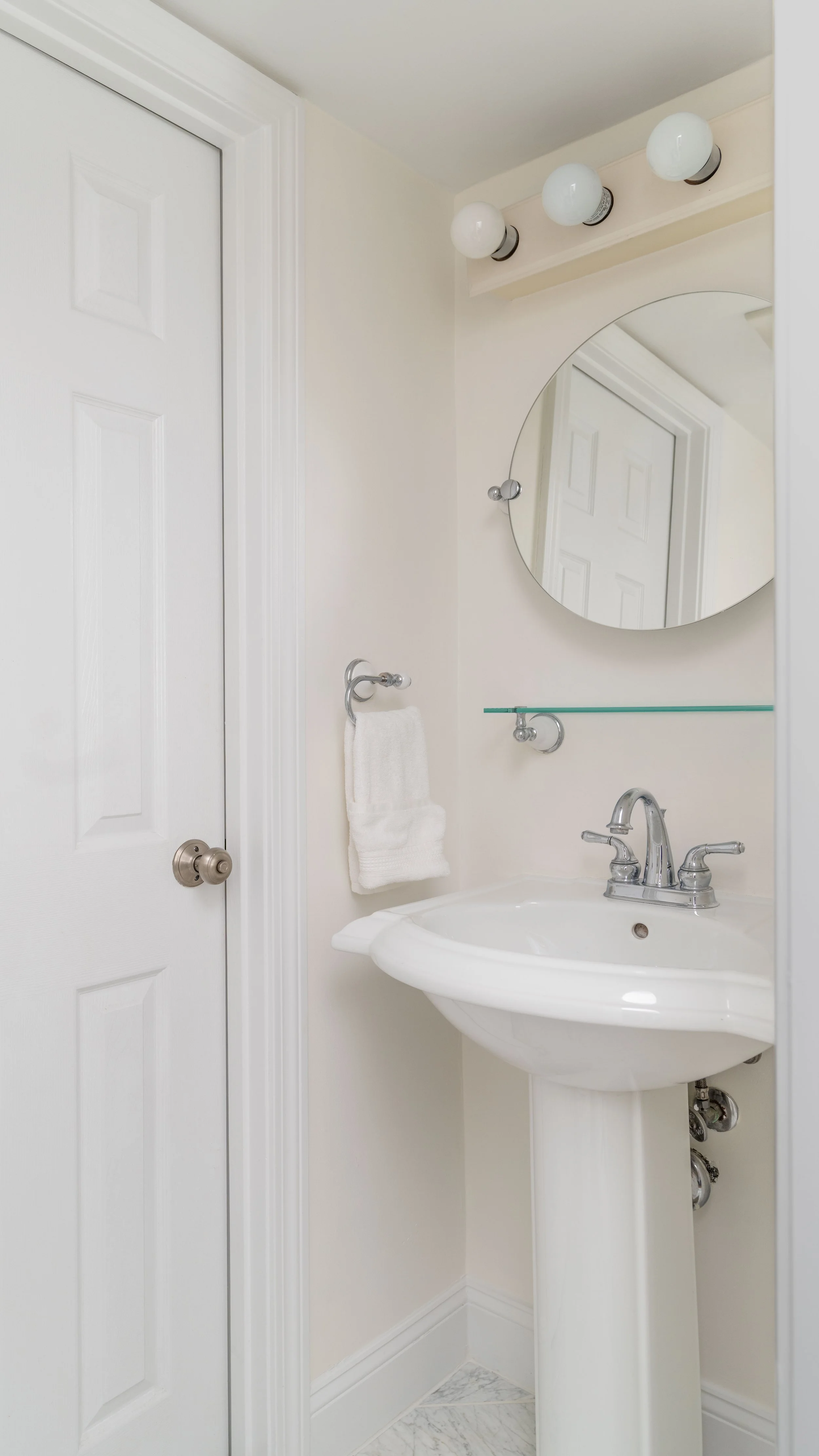 Half Bath-04215.jpg