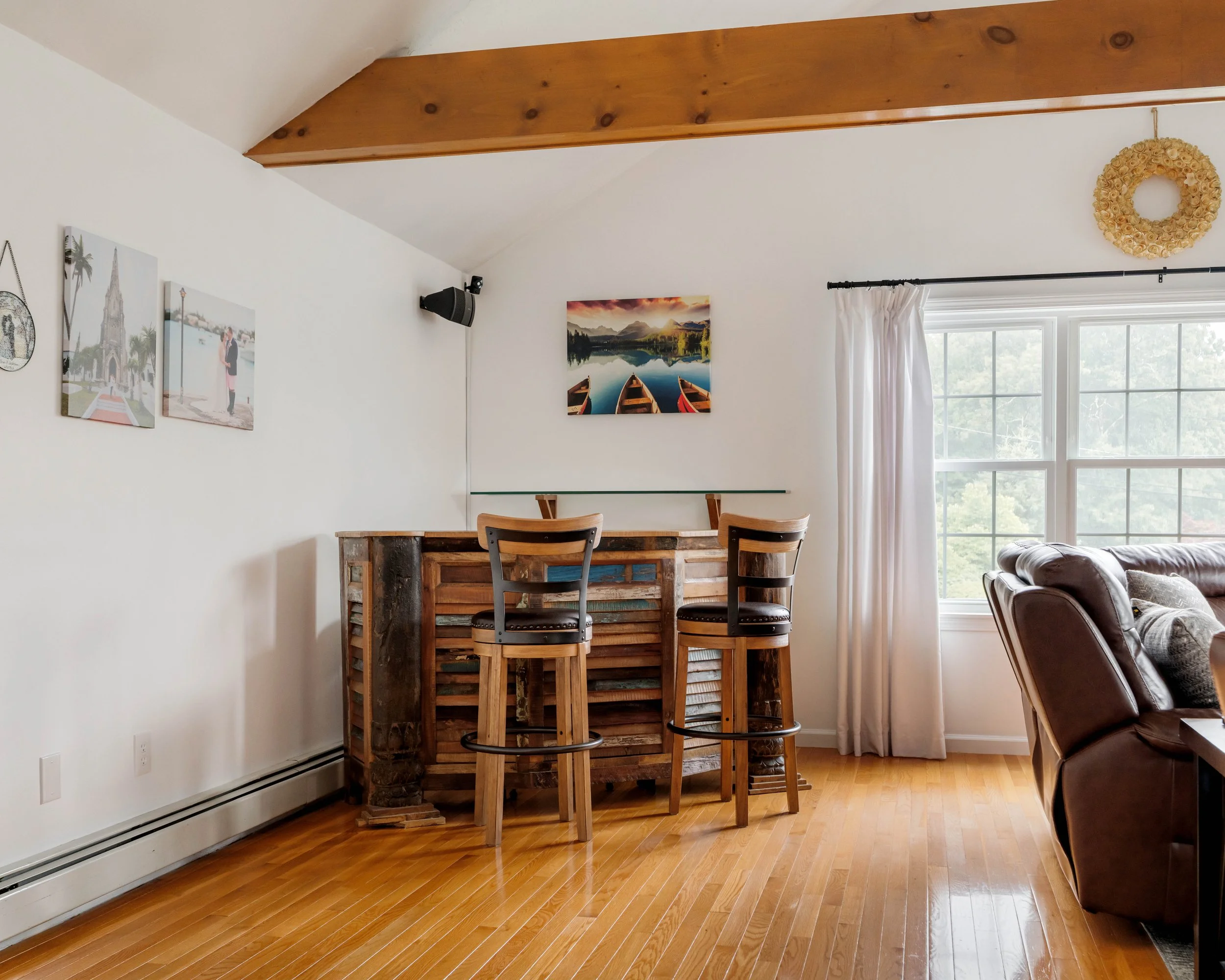 Living Room-06177.jpg