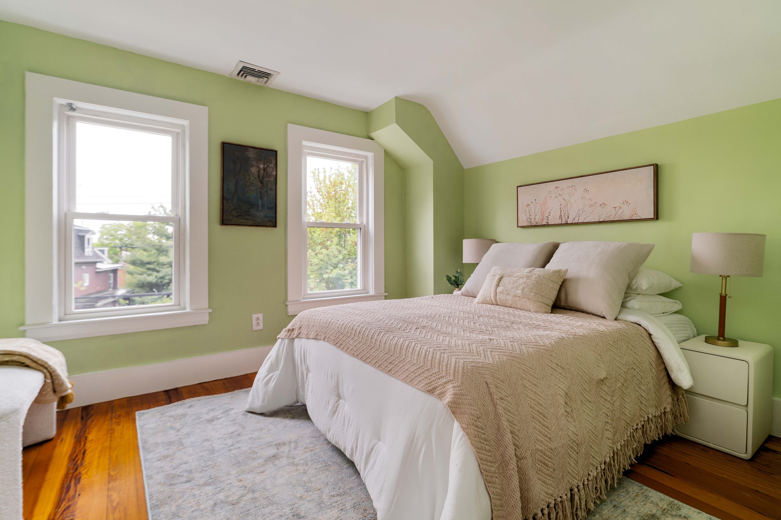 Bedroom 1-09203.jpg