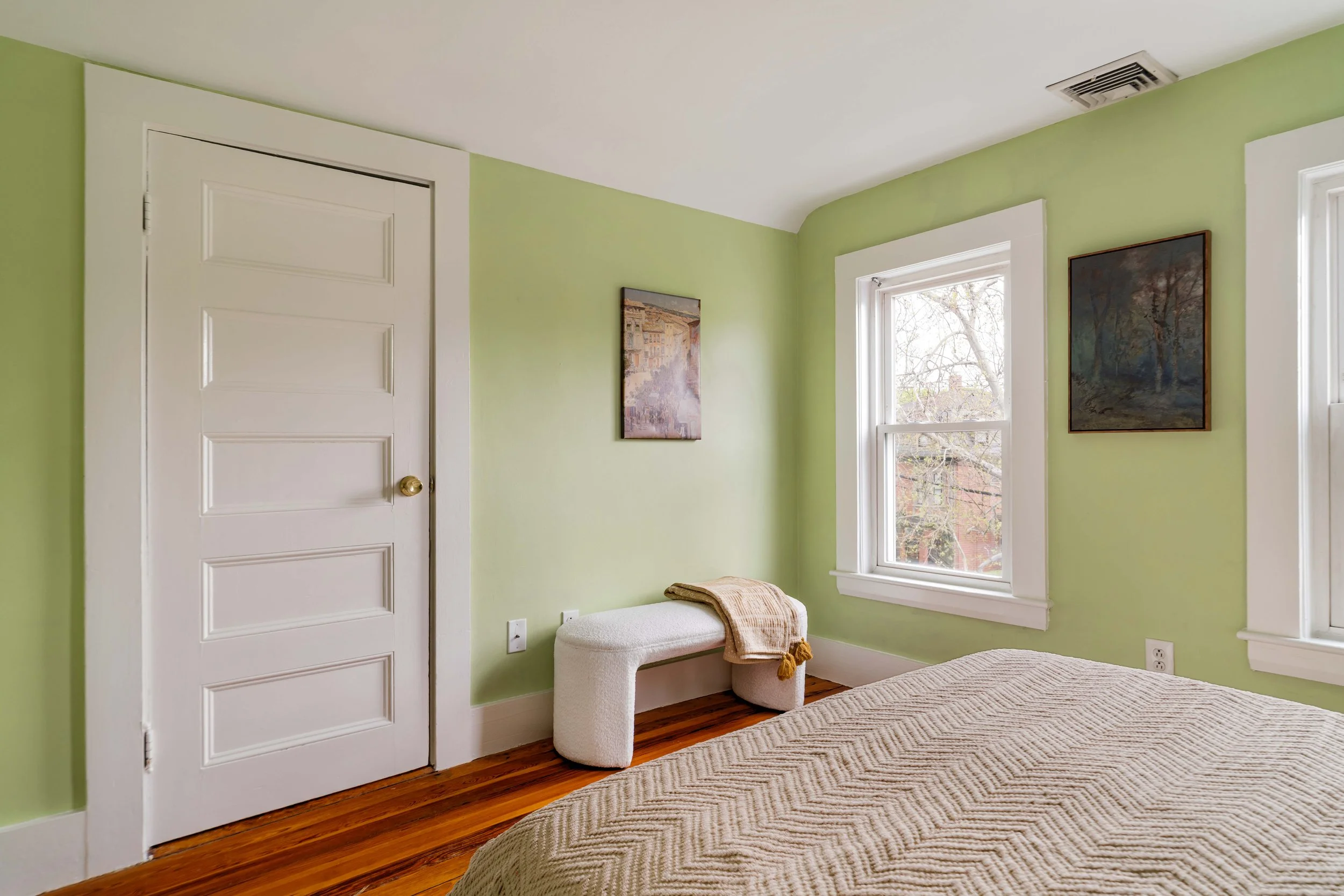 Bedroom 1-09207.jpg