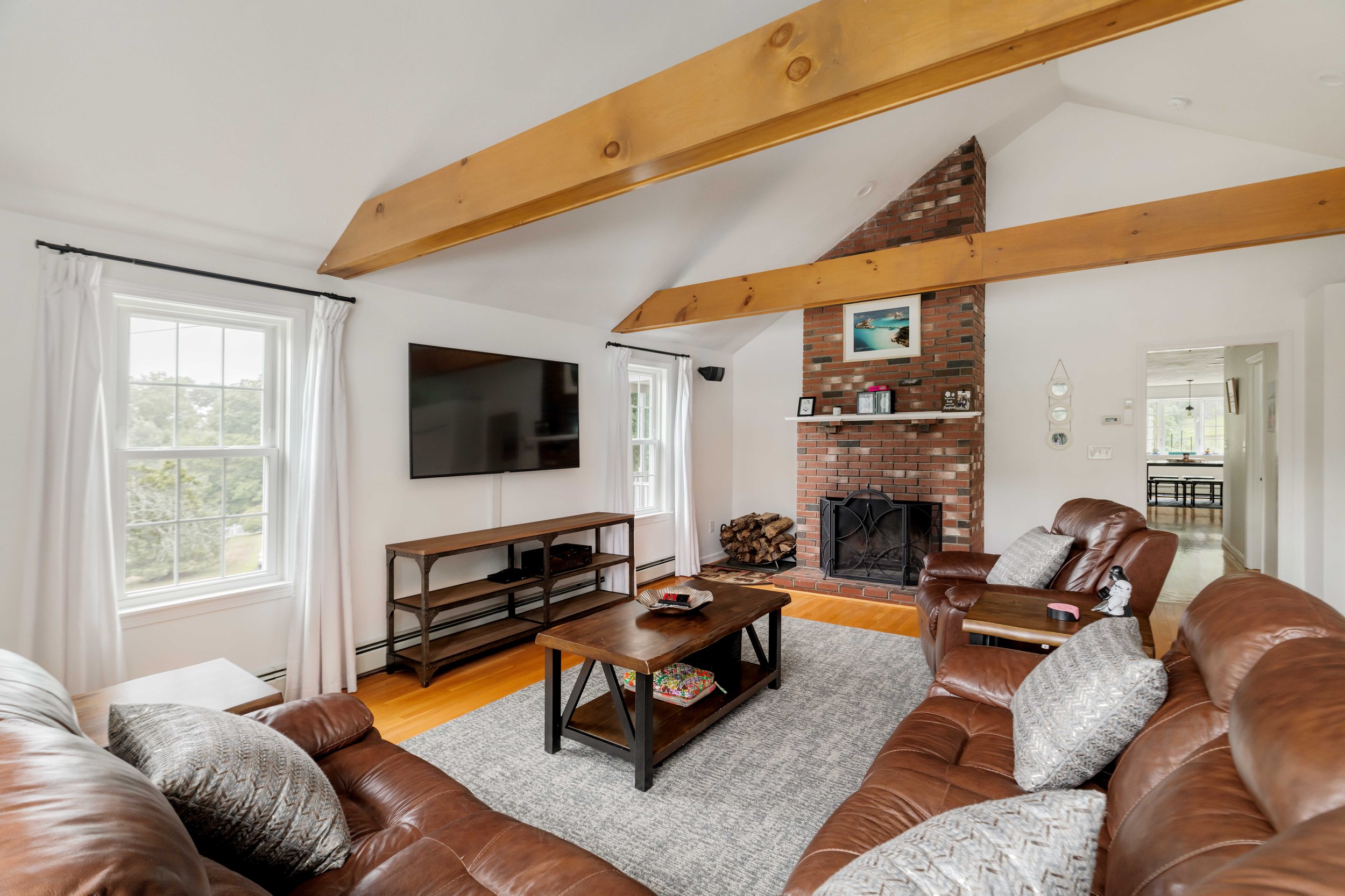 Living Room-06185.jpg