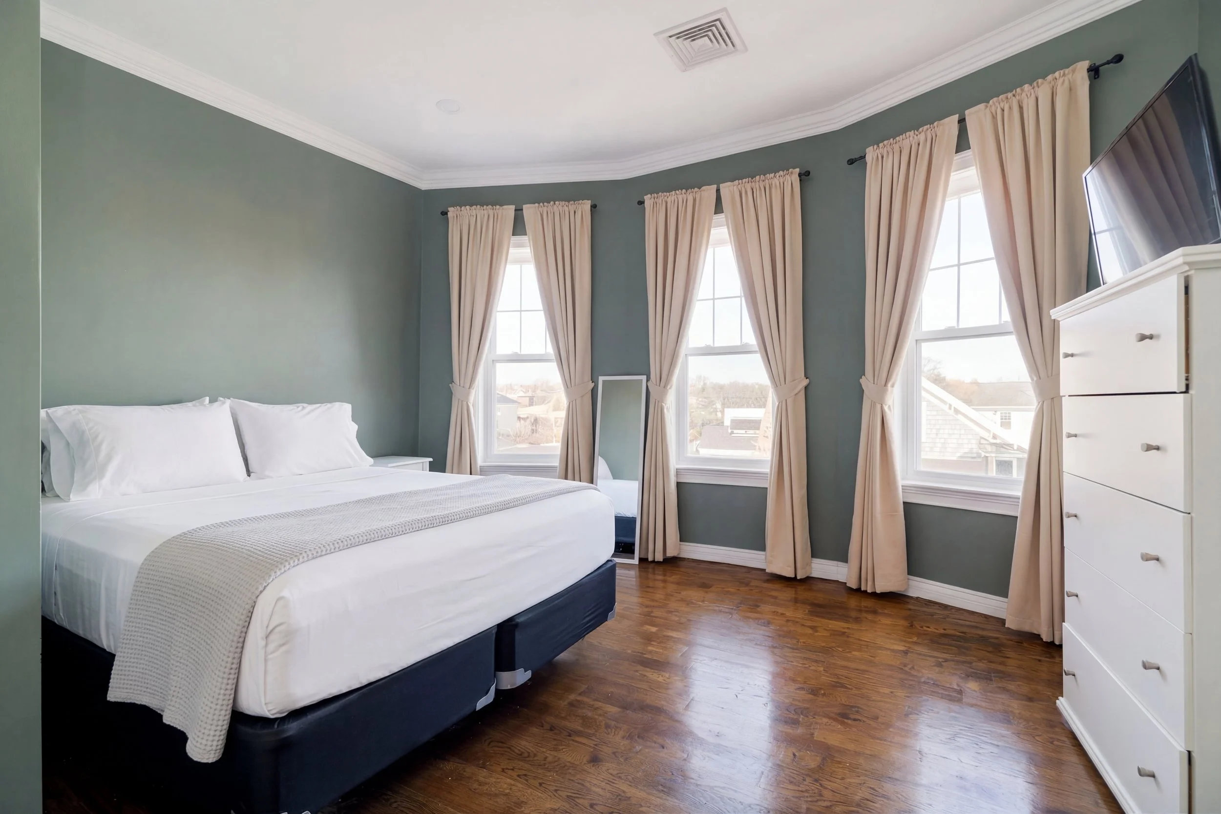 Unit 3 - Primary Bed.jpg