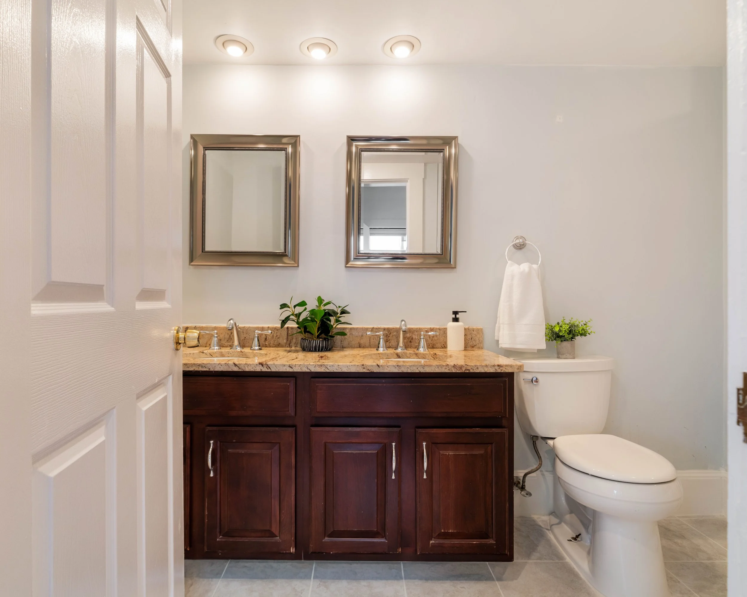 Bathroom-09566.jpg