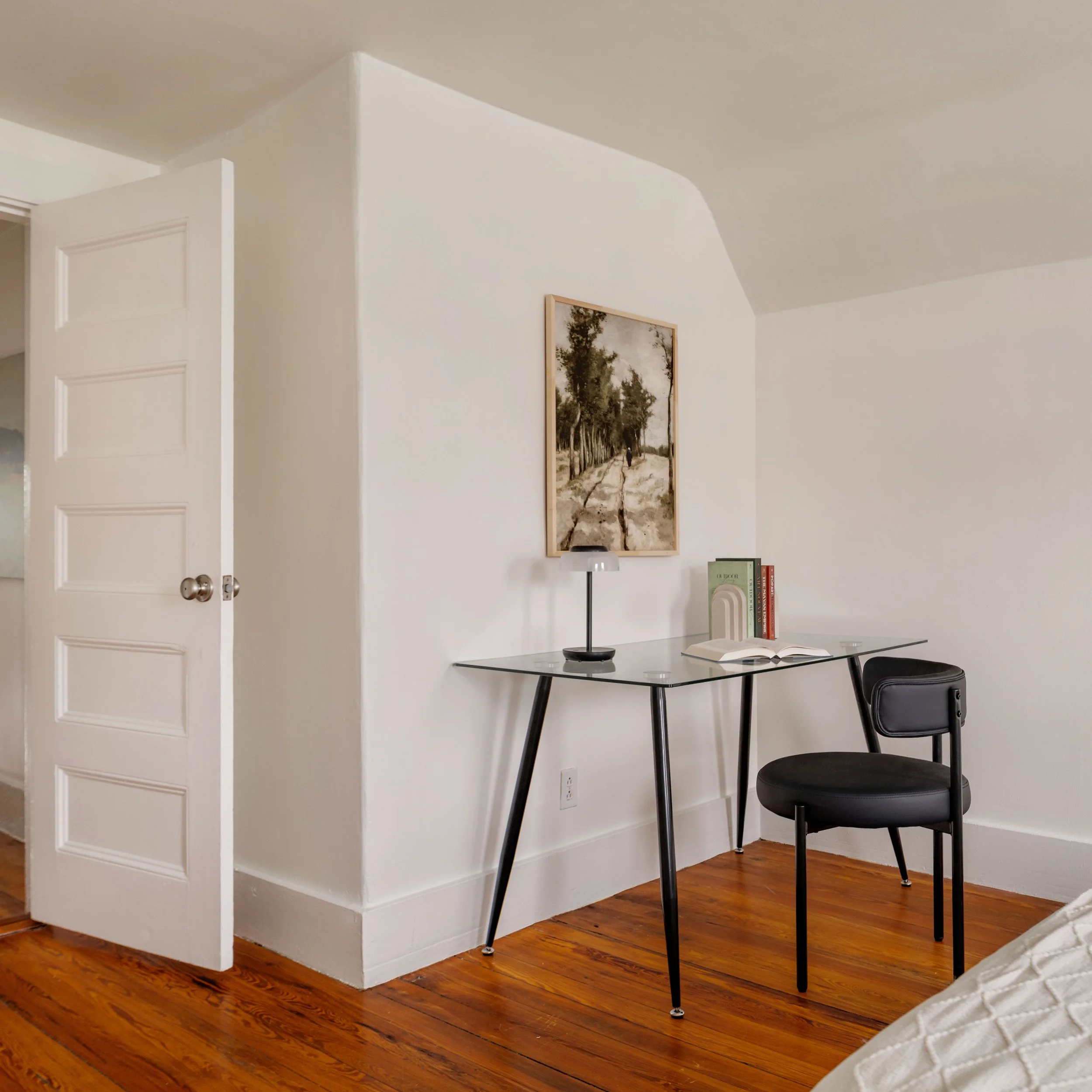 Bedroom 2-09260.jpg