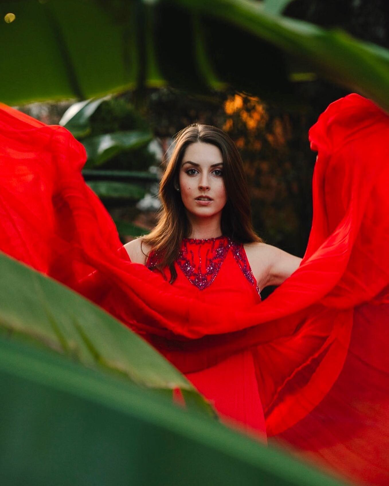 editorial ruby red ❣️

Photo: @emmmonfilm
Styling: @encore.vintage @sarahk8lin