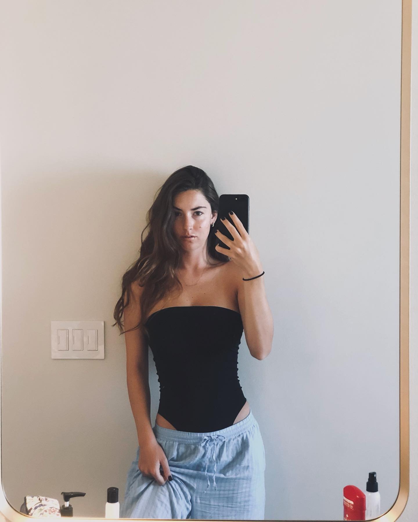 Never do I ever post a mirror selfie 🪞