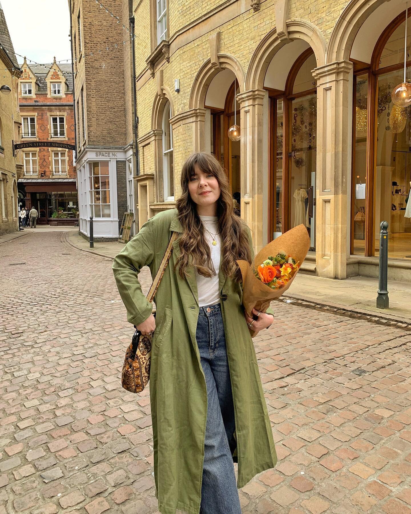 ad 🌼 I had a very lovely day visiting the brand new @freepeopleeu store in Cambridge! It&rsquo;s located down Trinity Street, one of my favourite places to wander around in Cambridge. It was so nice to be able to try some pieces on, after ages of br