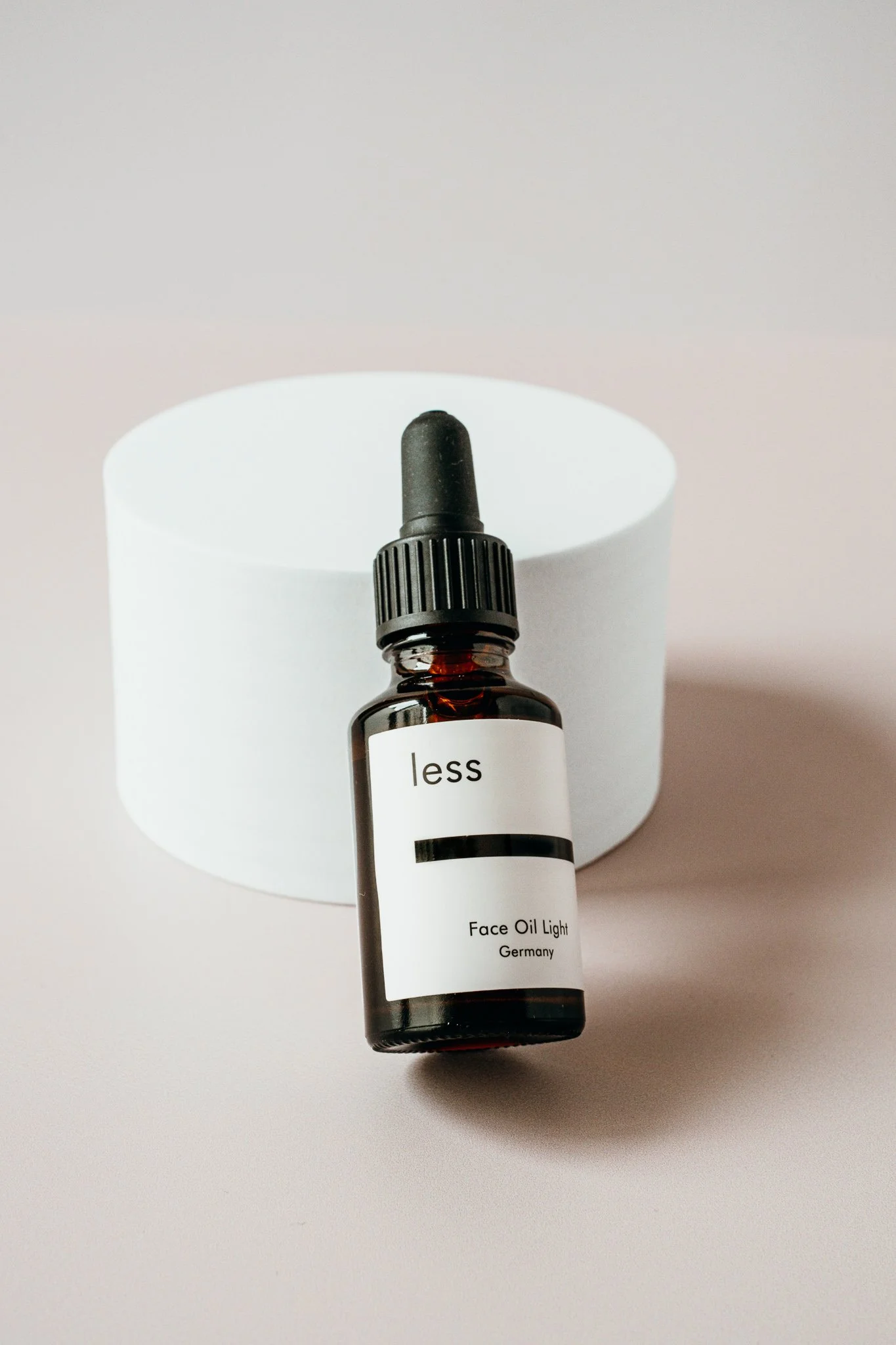 LESS COSMETICS — THE NEUTRAL STUDIO