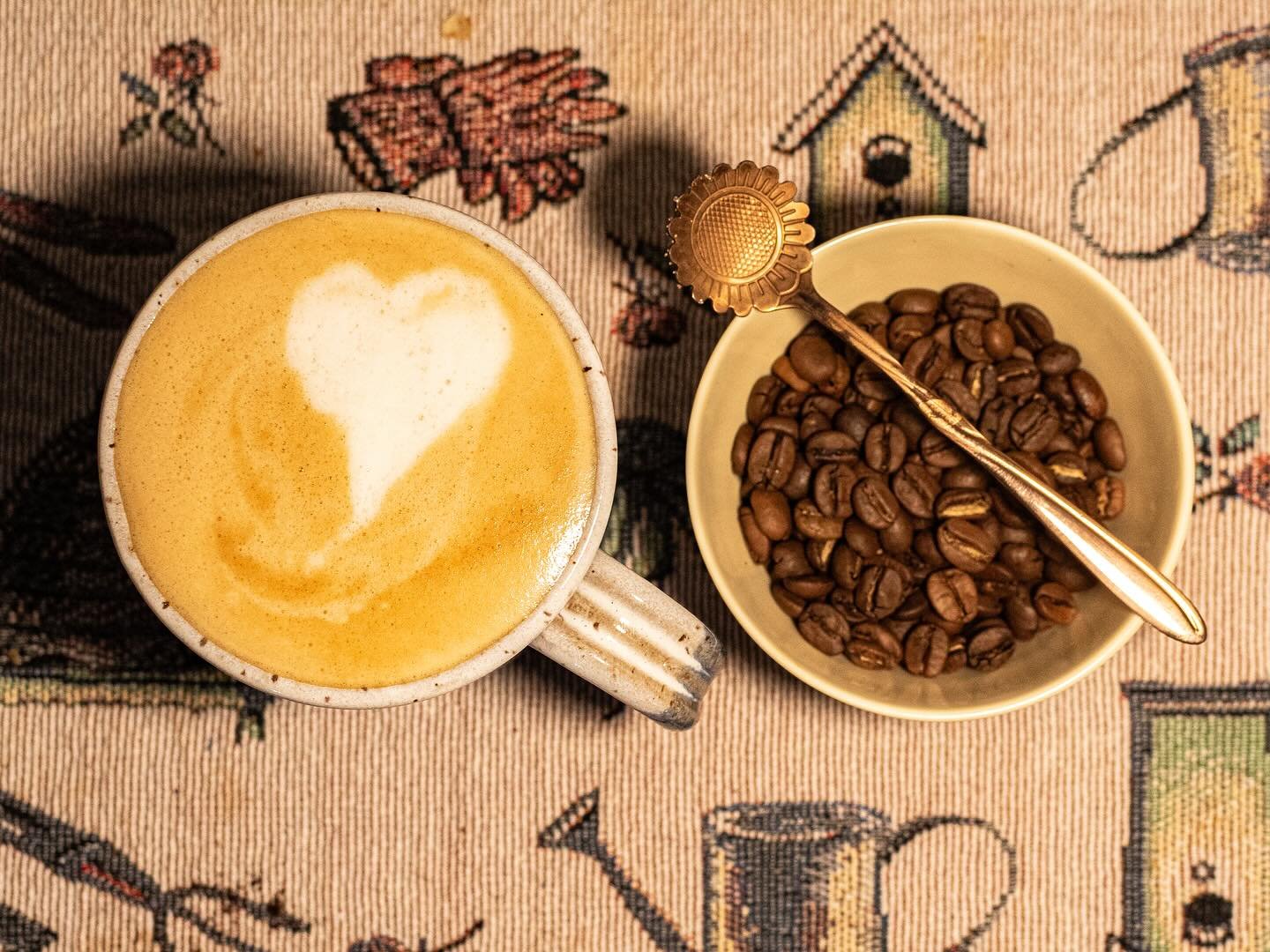 The mornings are chilly but the days are still hot here in southern WV! Soon it&rsquo;ll be sweater weather and hot coffee all day weather.
.
.
.
.
.
.
#visitrichwood #richwood #richwoodwv #summersville #summersvillelake #summersvillewv #visitsummers