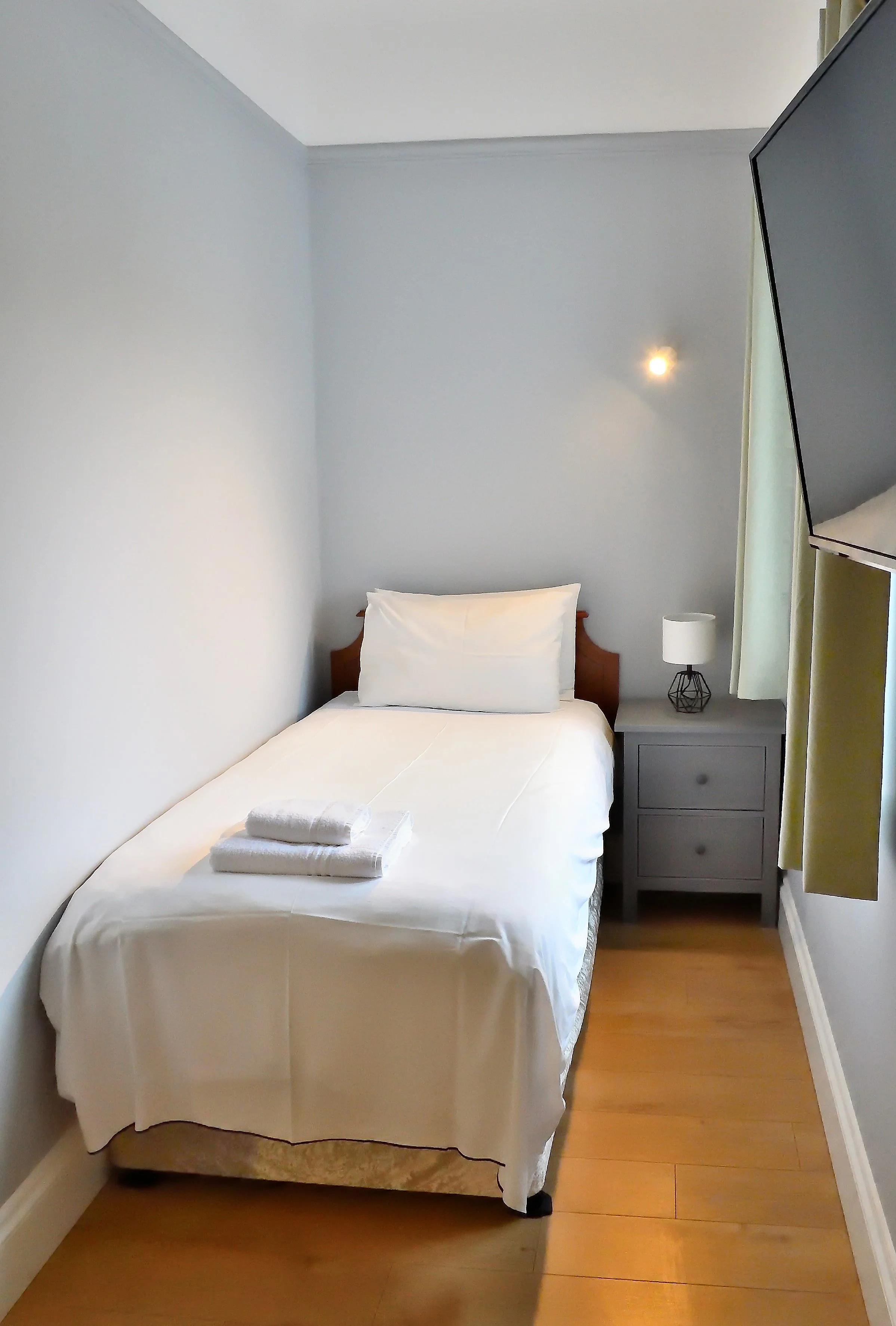 rear bedroom 2-min.JPG