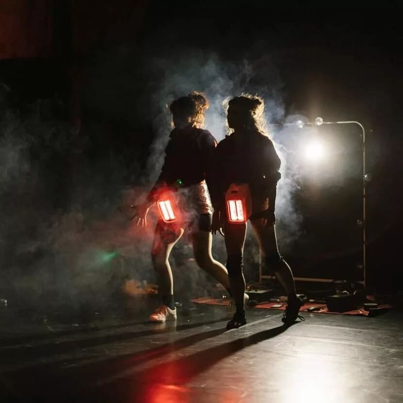 Shots from the new indoor itteration of Snatch and Grab at @fools_festival 
Featuring some high tech disco lights and a cash converters smoke machine 😜
Thanks for having ussss!

.
.
.
#snatchcircus #snatchandgrab 
#festivaloffools #foolsfest @vaulta