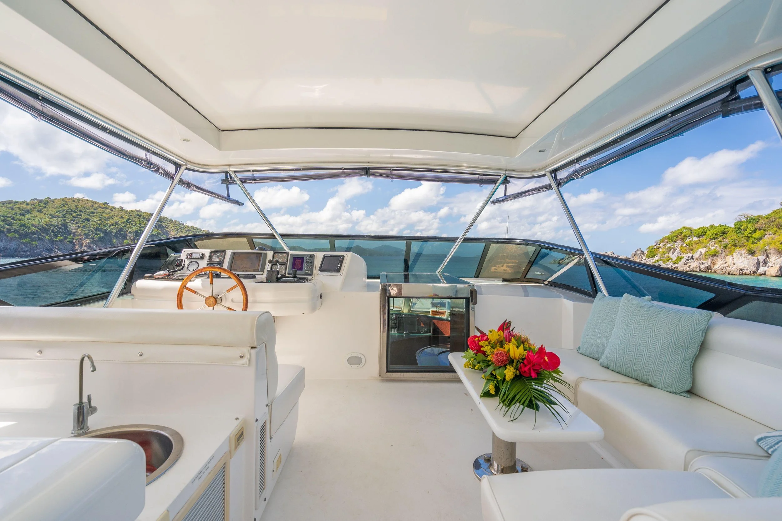 Jumbo Azimut yacht- top deck.jpg