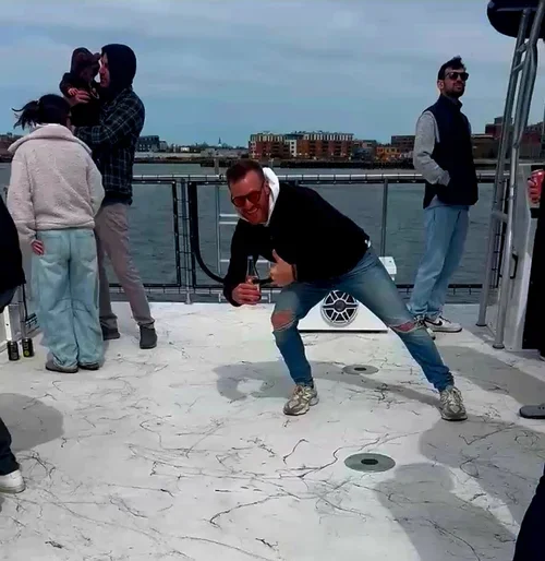 party boat- fun cruises.webp