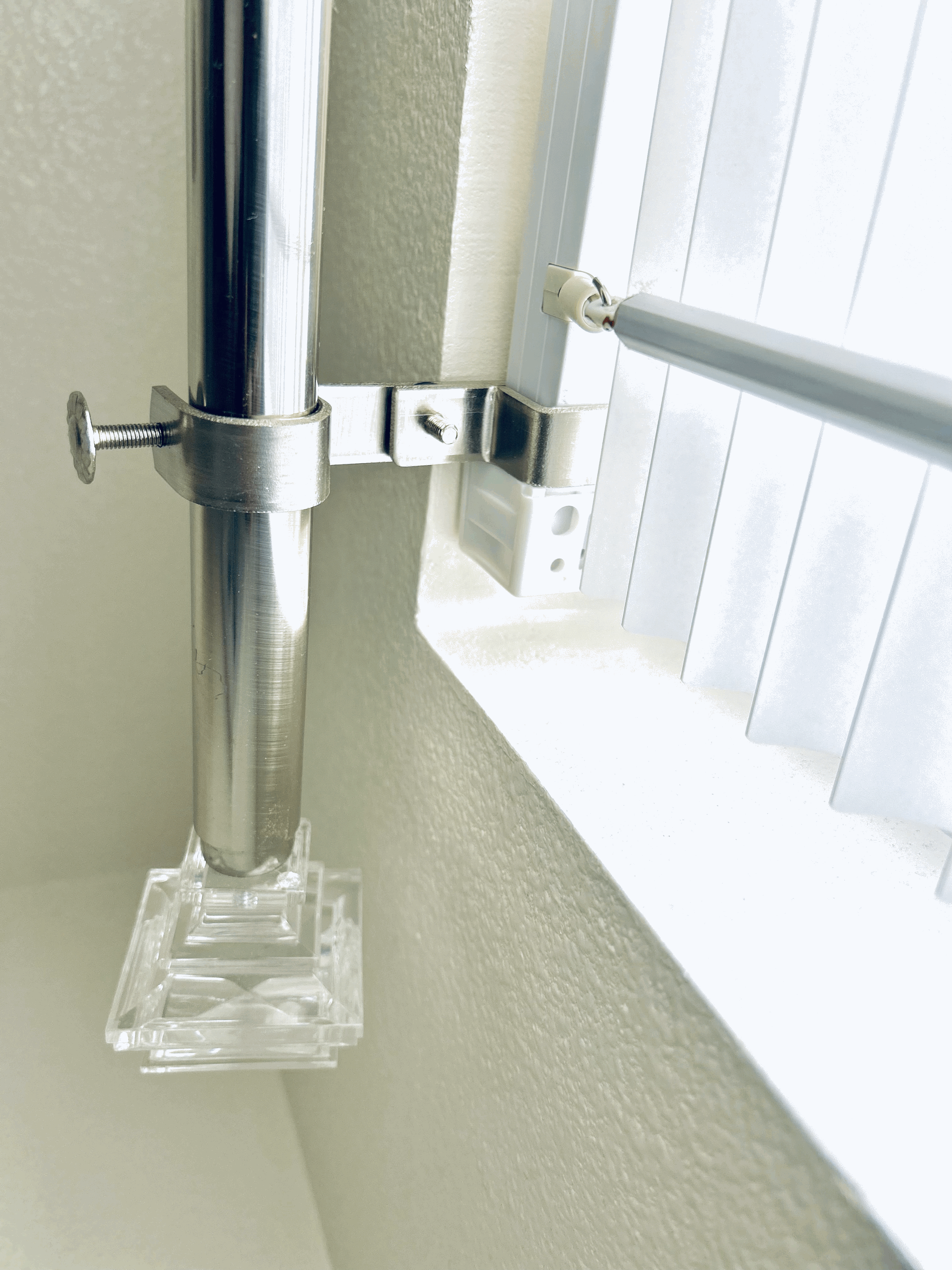 Mini curtain rod bracket for apartment blinds no drilling