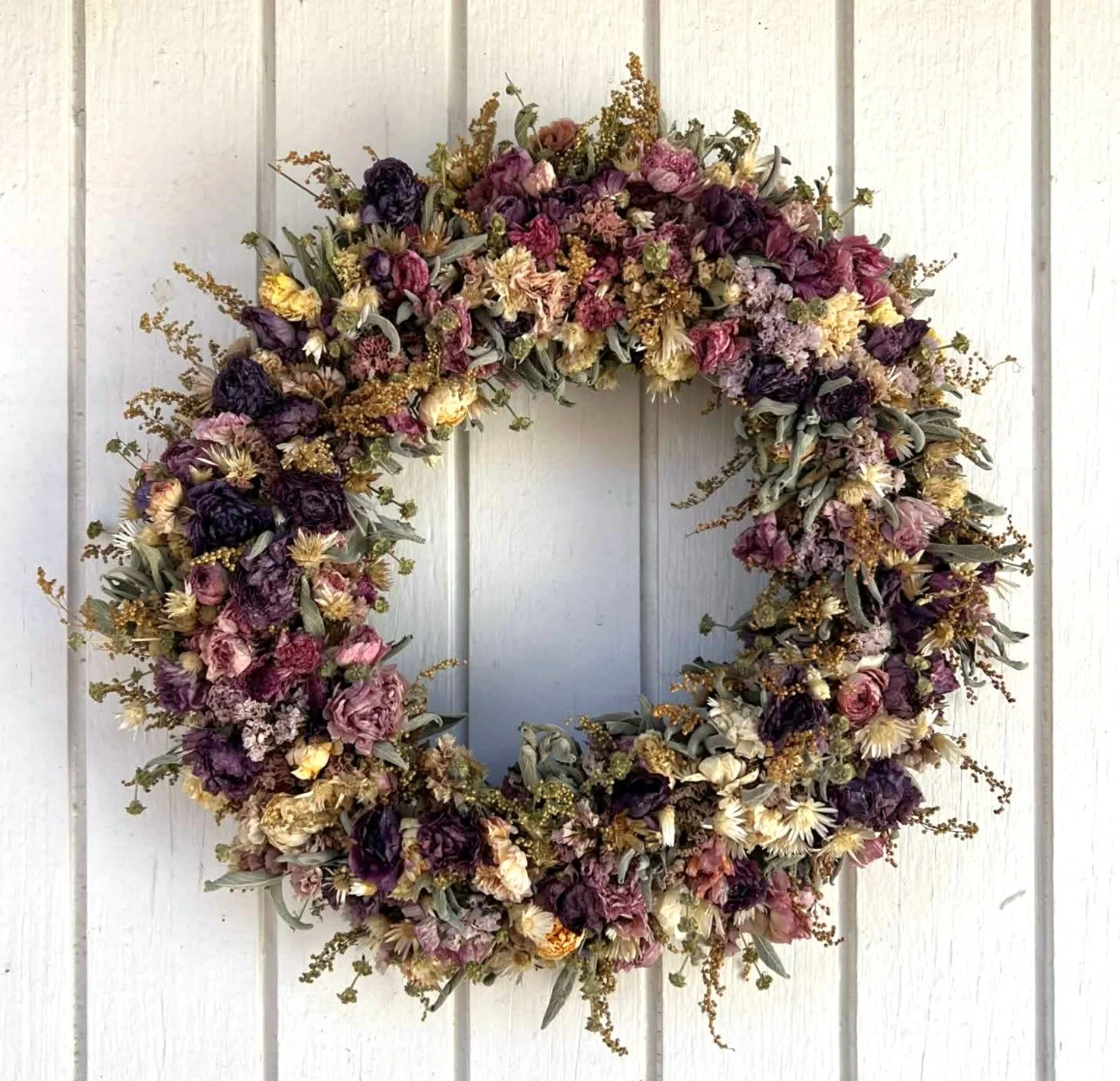 Ranunculus Beauty - Large Wreath