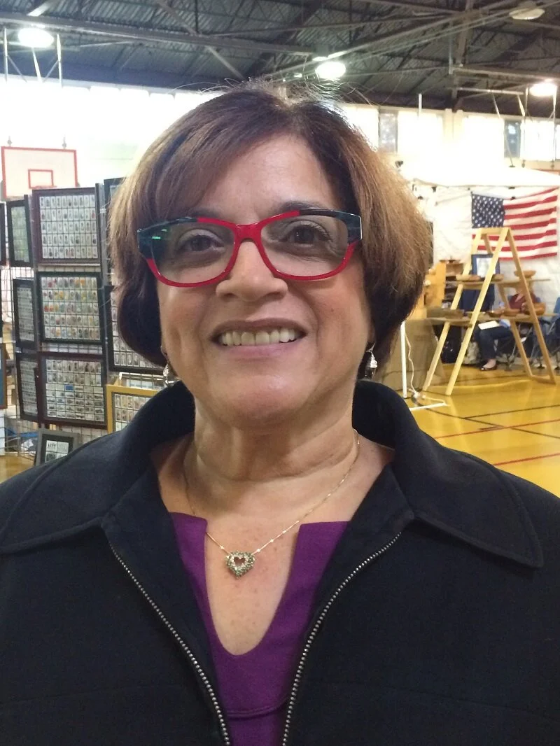 Catherine L at the Garden City show 2015.jpg