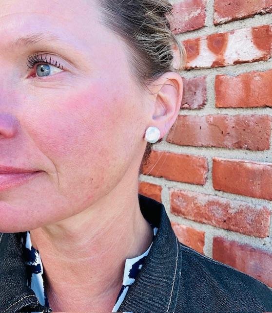 ivory cornflake studs on.jpg