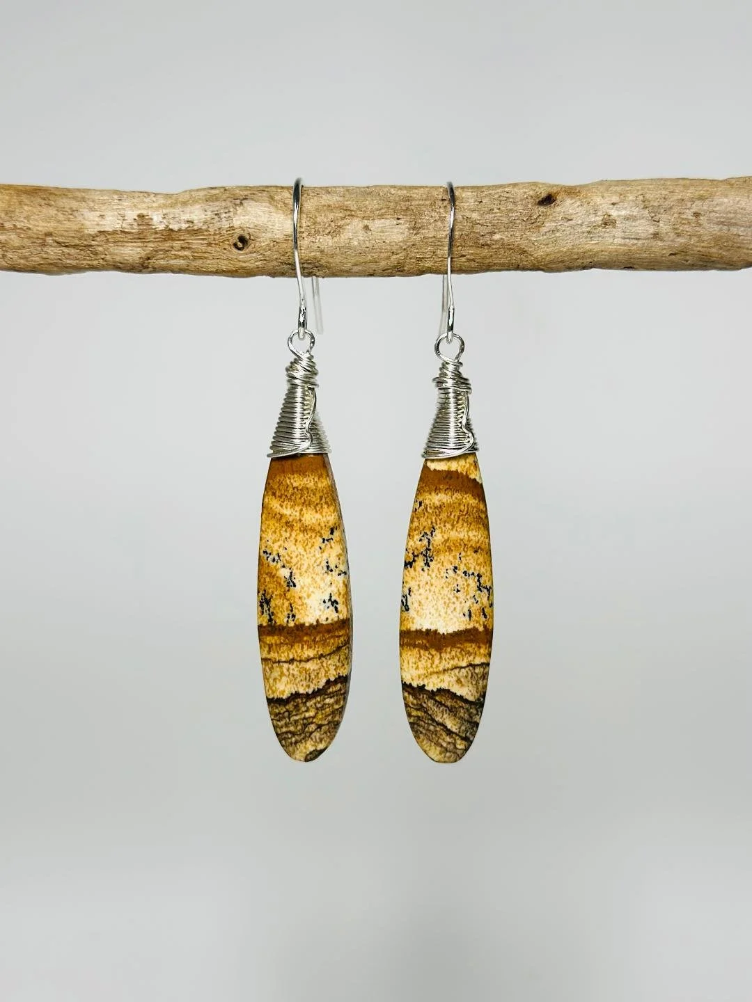 sandstone wire wrap.jpg