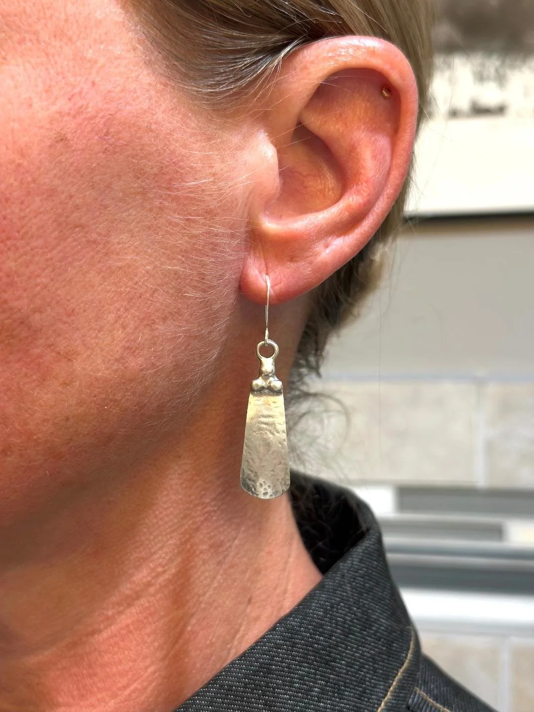 curved silver on.jpg